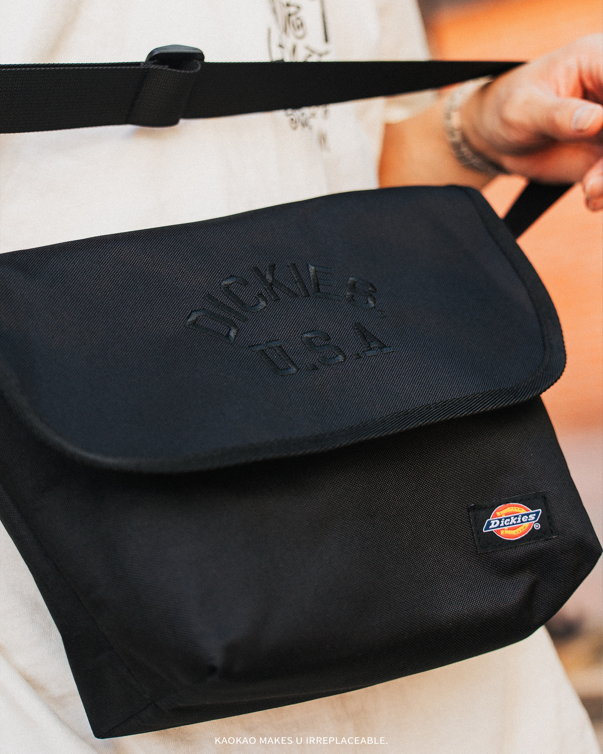 代購-Dickies USA刺繡字母 斜背包