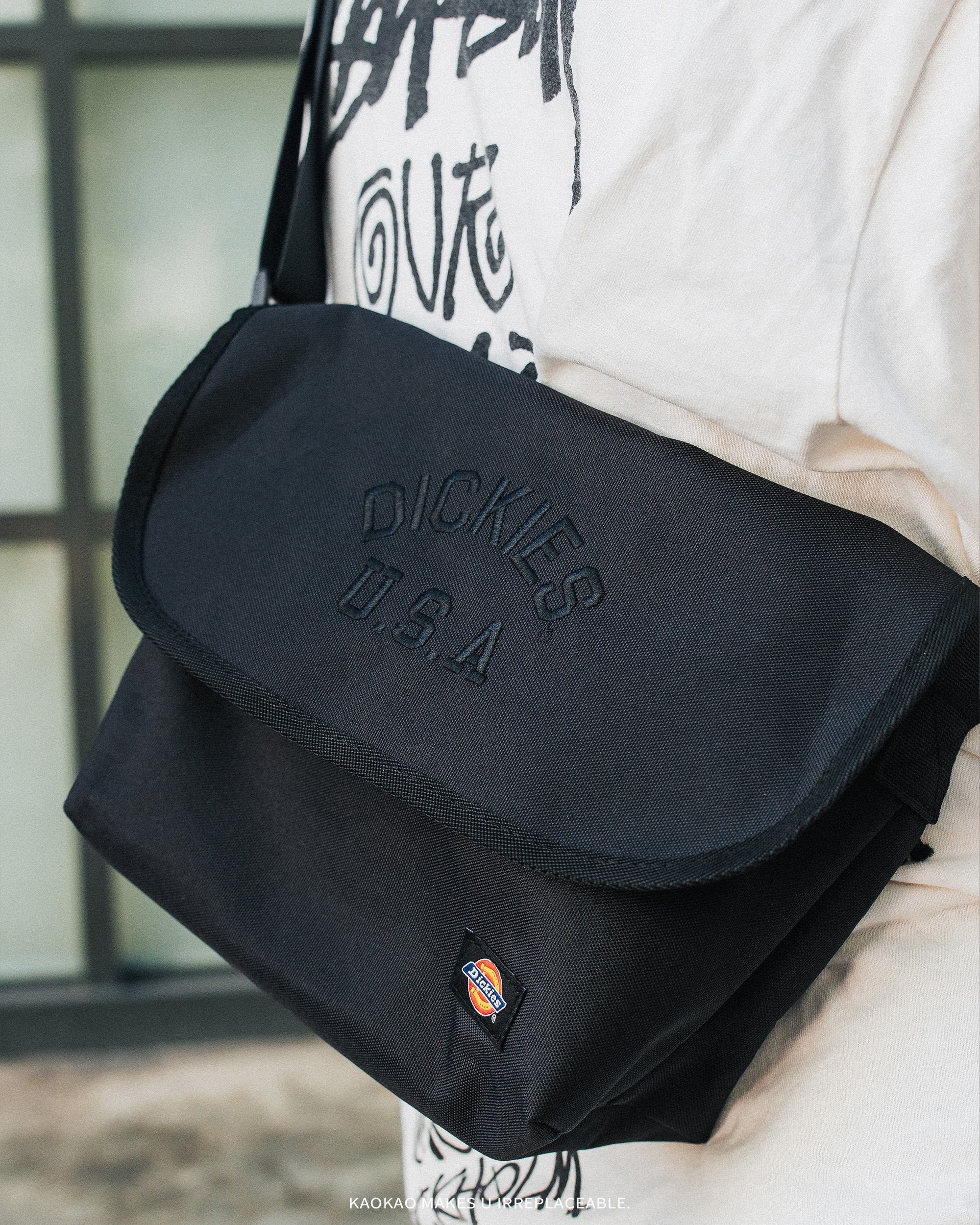 代購-Dickies USA刺繡字母 斜背包