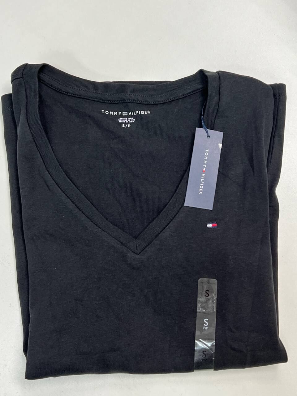 [S] TOMMY HILFIGER BLACK V-NECK T-SHIRT, 76J4871-001 (STH1452)