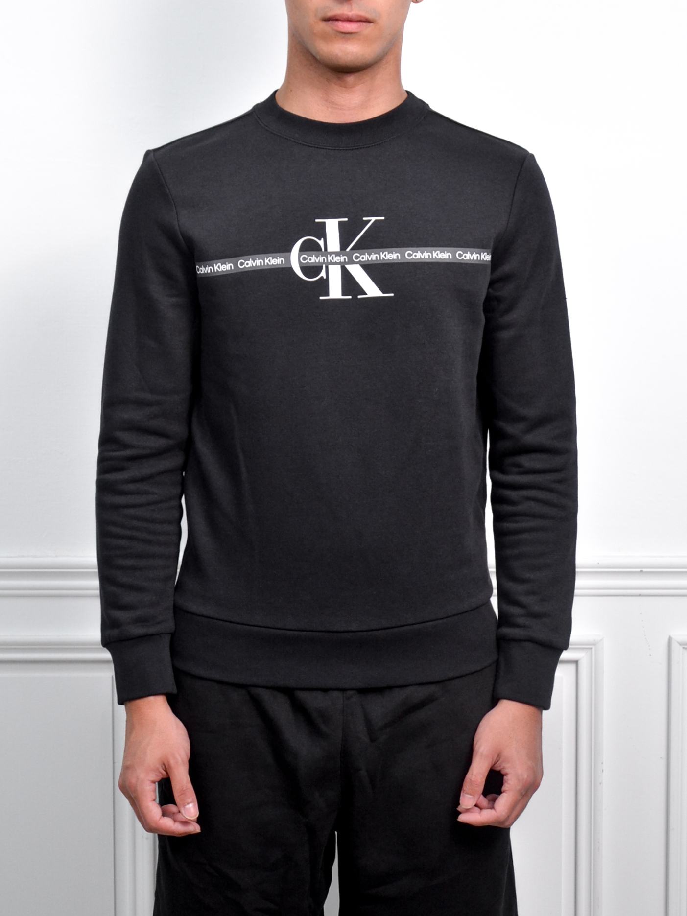 Calvin Klein 線條字樣大學T 黑/奶油