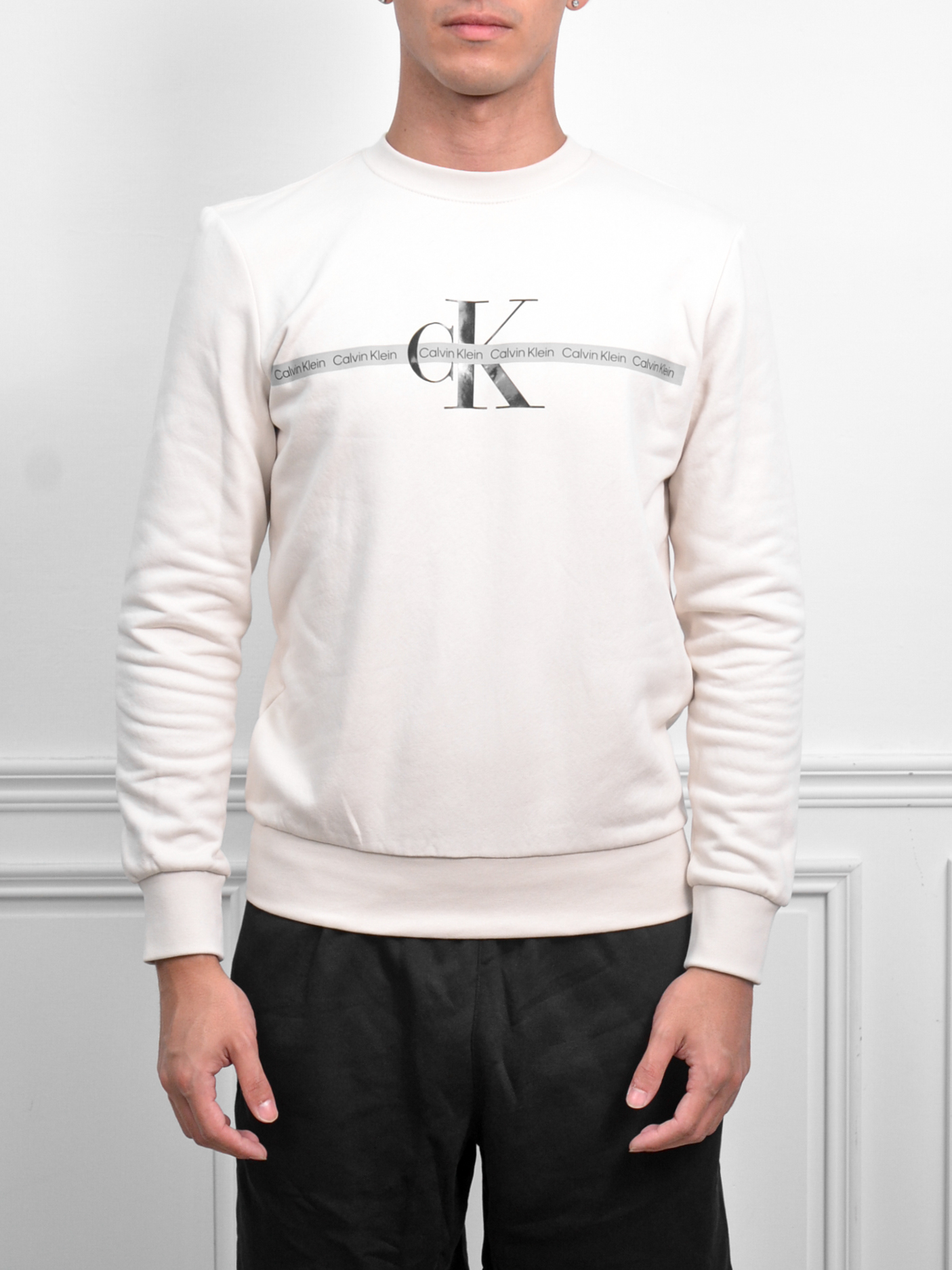 Calvin Klein 線條字樣大學T 黑/奶油