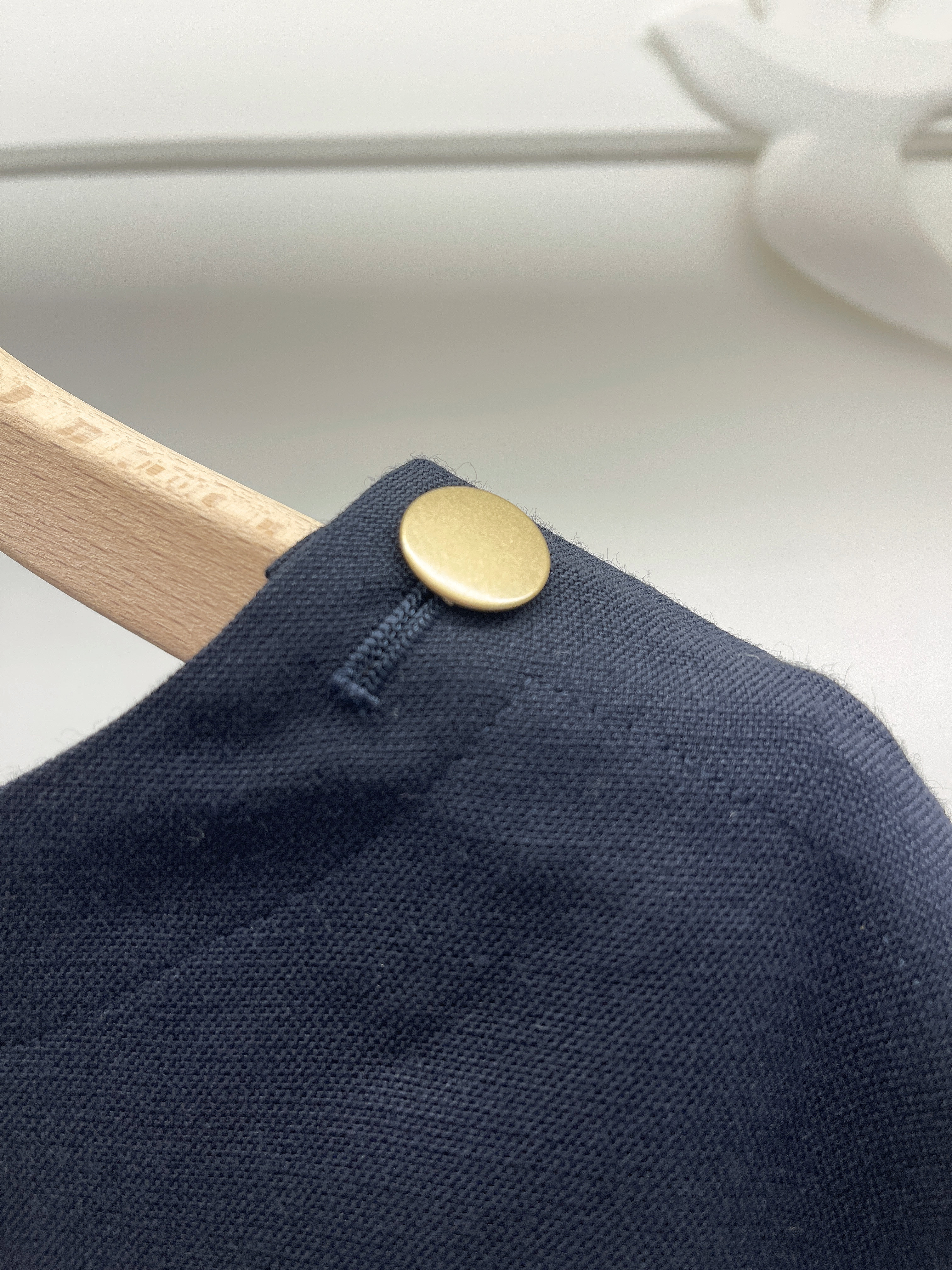 肩金釦長袖上衣