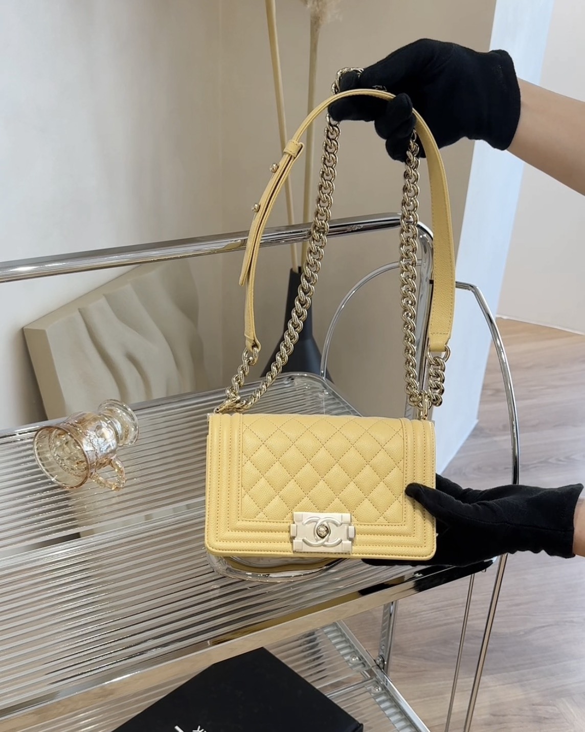 CHANEL｜荔枝 BOY20 淺黃色
