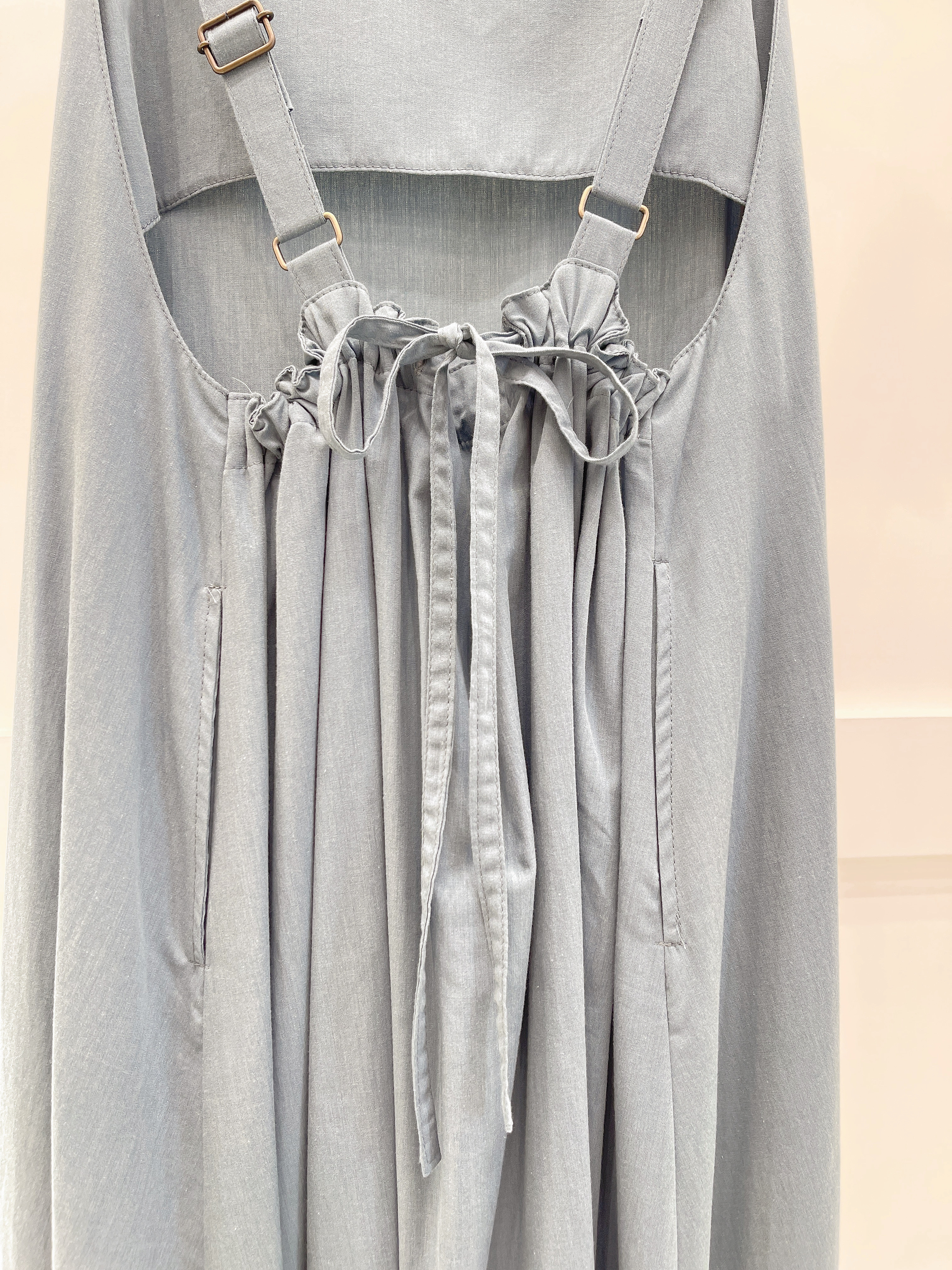 寛吊帶v領連身裙