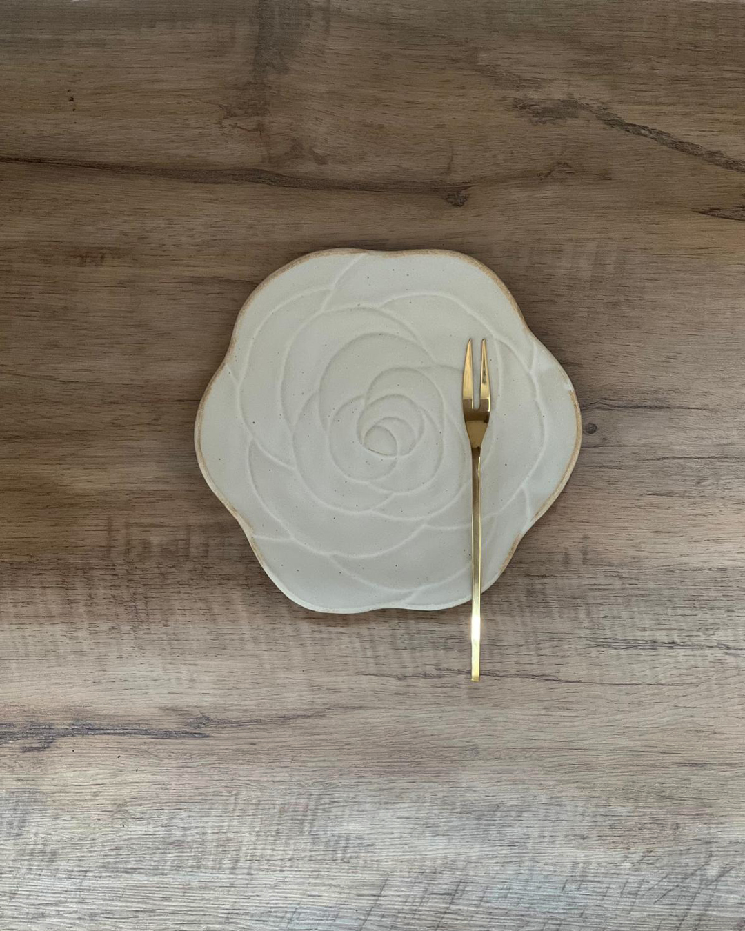 益子燒 玫瑰花造型 16cm碟｜職人 若林健吾