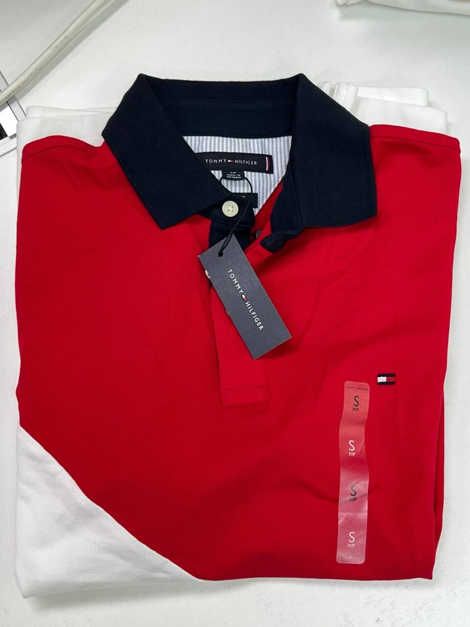 [S] TOMMY HILFIGER OPTIC WHITE/RED REGULAR FIT DIAGONAL COLORBLOCK POLO, XM05158-100 (STH1458)