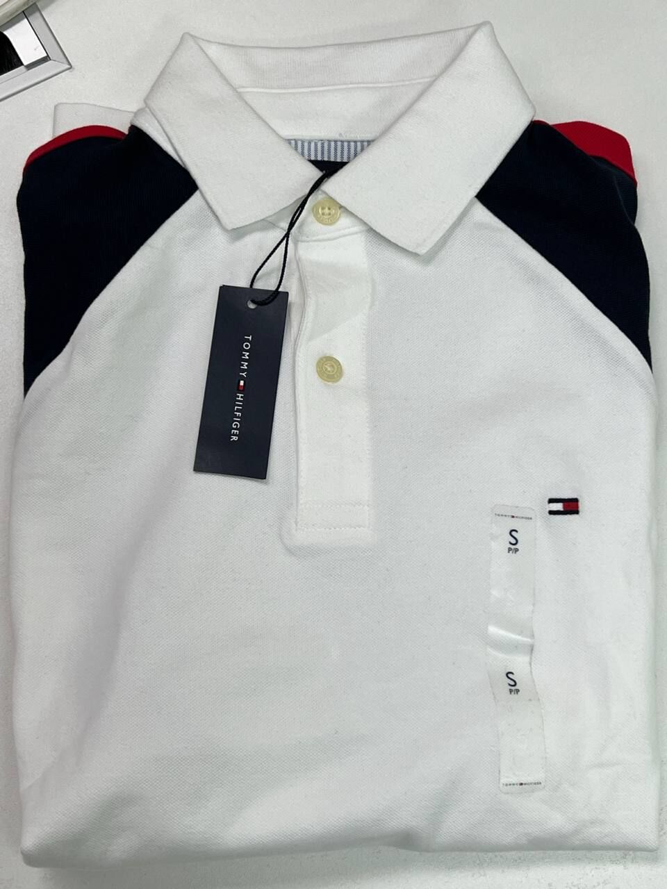[S] TOMMY HILFIGER OPTIC WHITE/NAVY REGULAR FIT RAGLAN-SLEEVE POLO, XM05160-100 (STH1459)