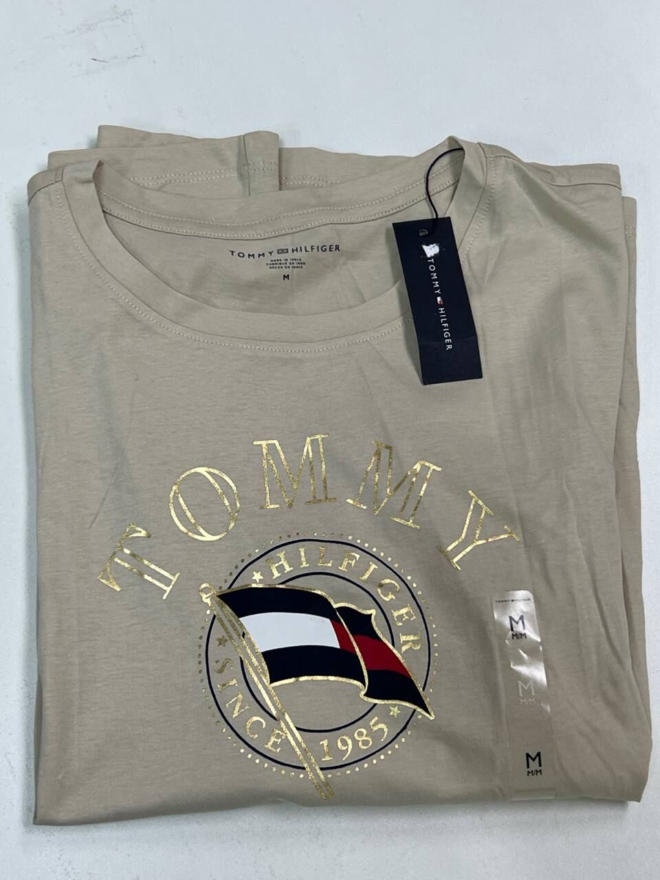 [S] TOMMY HILFIGER BEIGE EMBROIDERED WAVY FLAG LOGO T-SHIRT, XW05548-250 (STH1461)