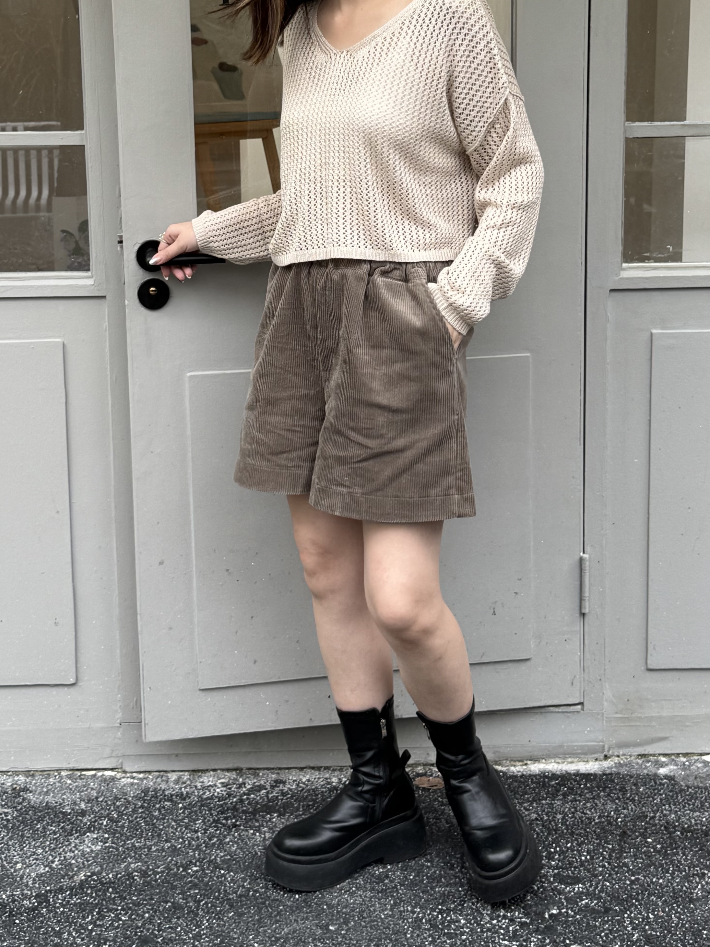 V領洞洞針織短版上衣