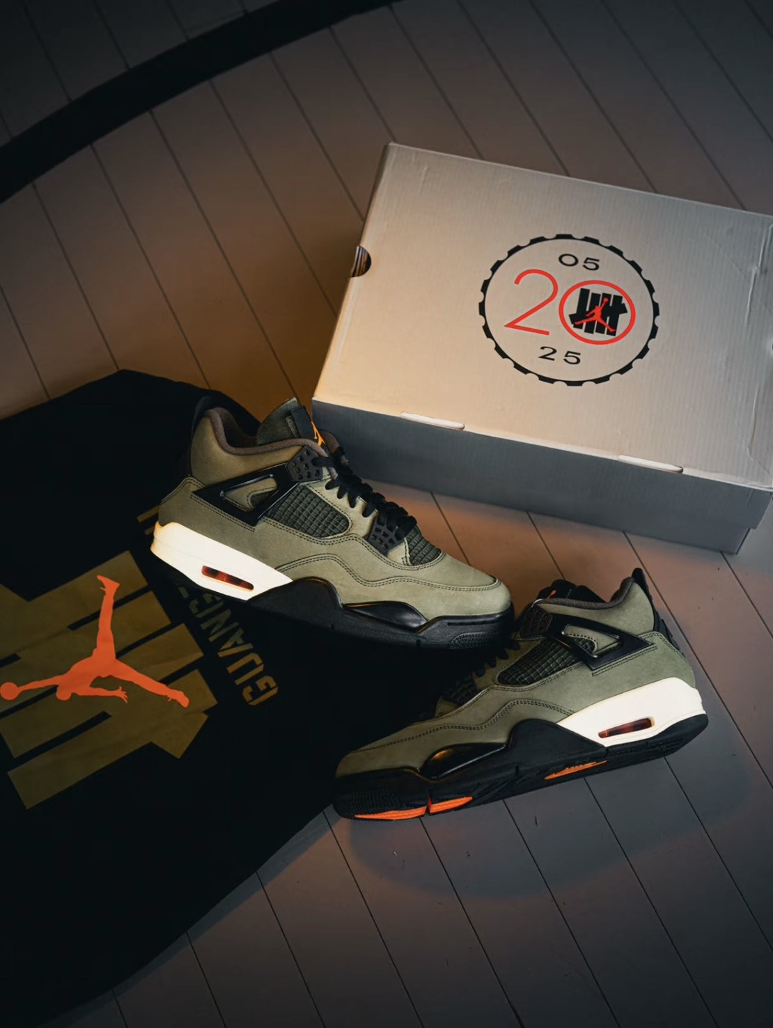 UNDEFEATED x Jordan Air Jordan 4 中幫 復古籃球鞋 IB1519200