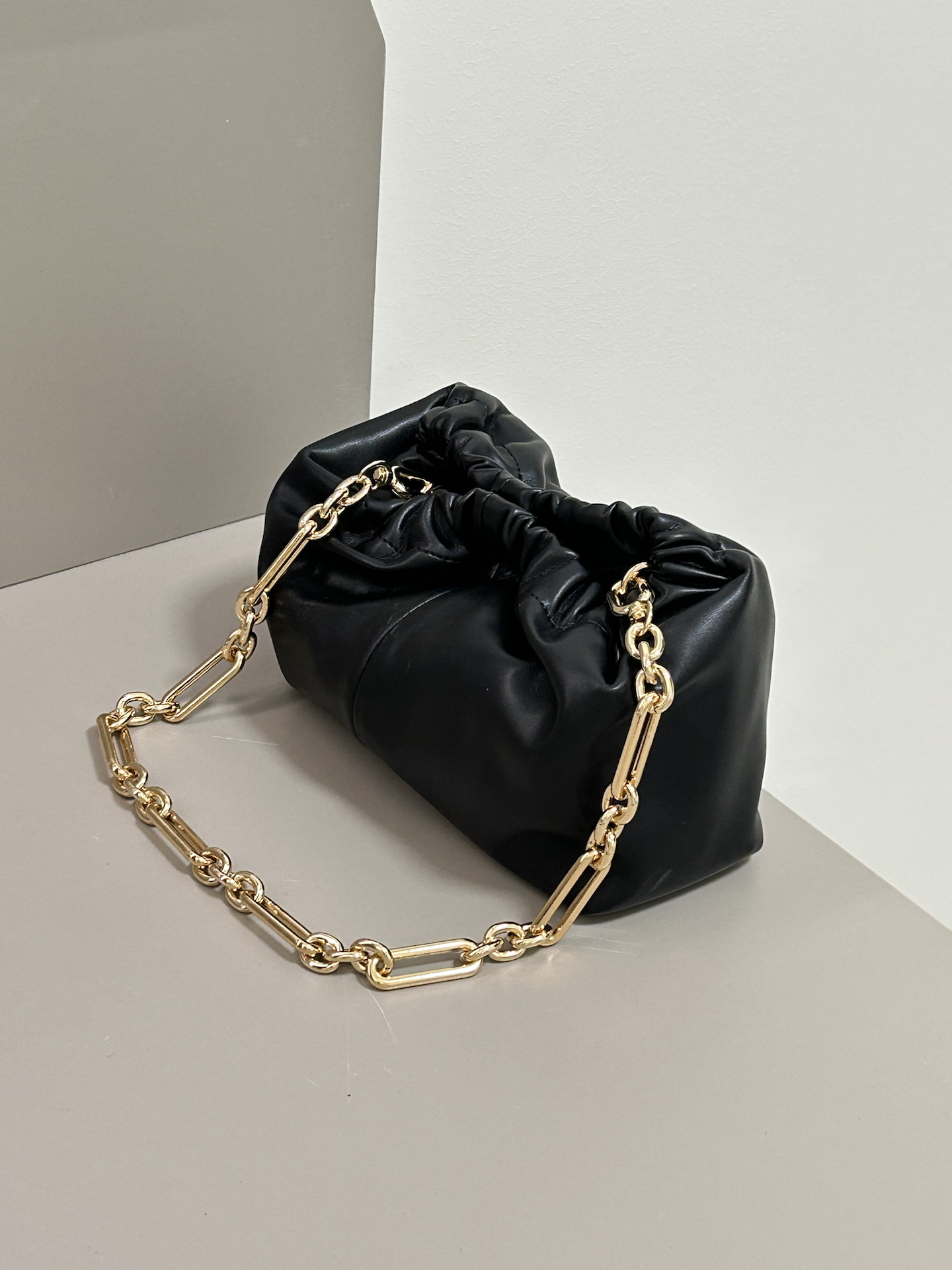 代購-CLEVER & KETCH 小ck 褶皺鏈條高級感 小饅頭包單肩手提包 3色