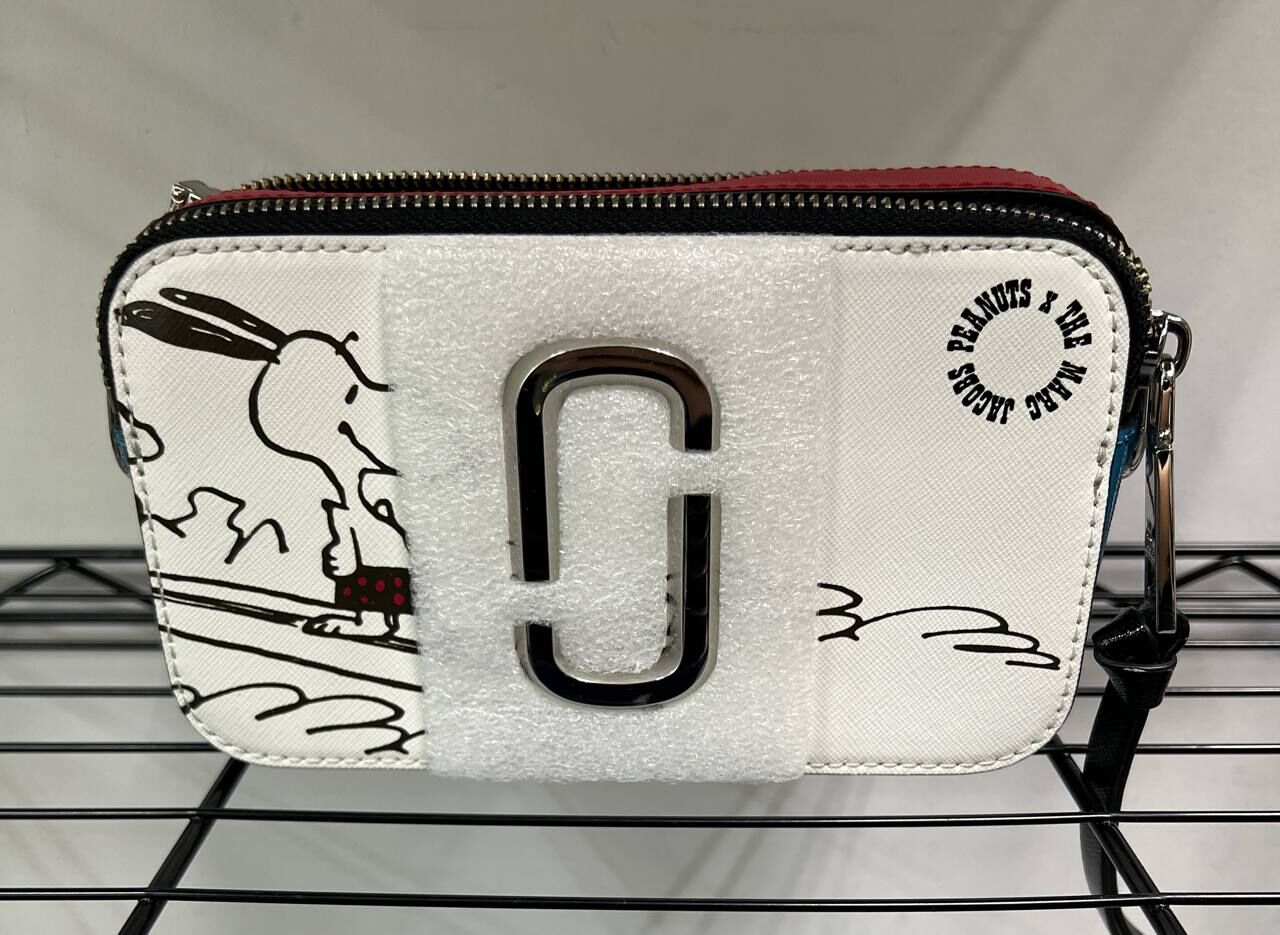 [S] MARC JACOBS WHITE MULTI SNOOPY THE SNAPSHOT CAMERA BAG, M0016828-101 (SMJ586)