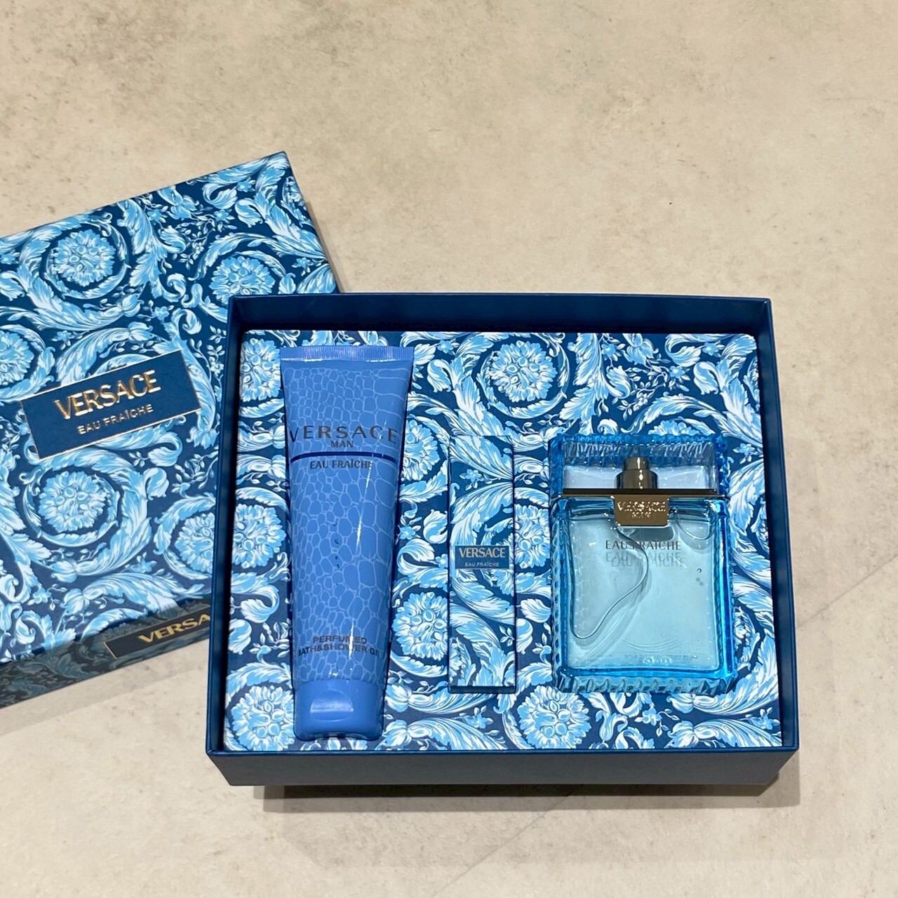 Versace 凡賽斯 雲淡風輕2024春季禮盒 (淡香水100ml+沐浴精150ml+隨身瓶10ml)