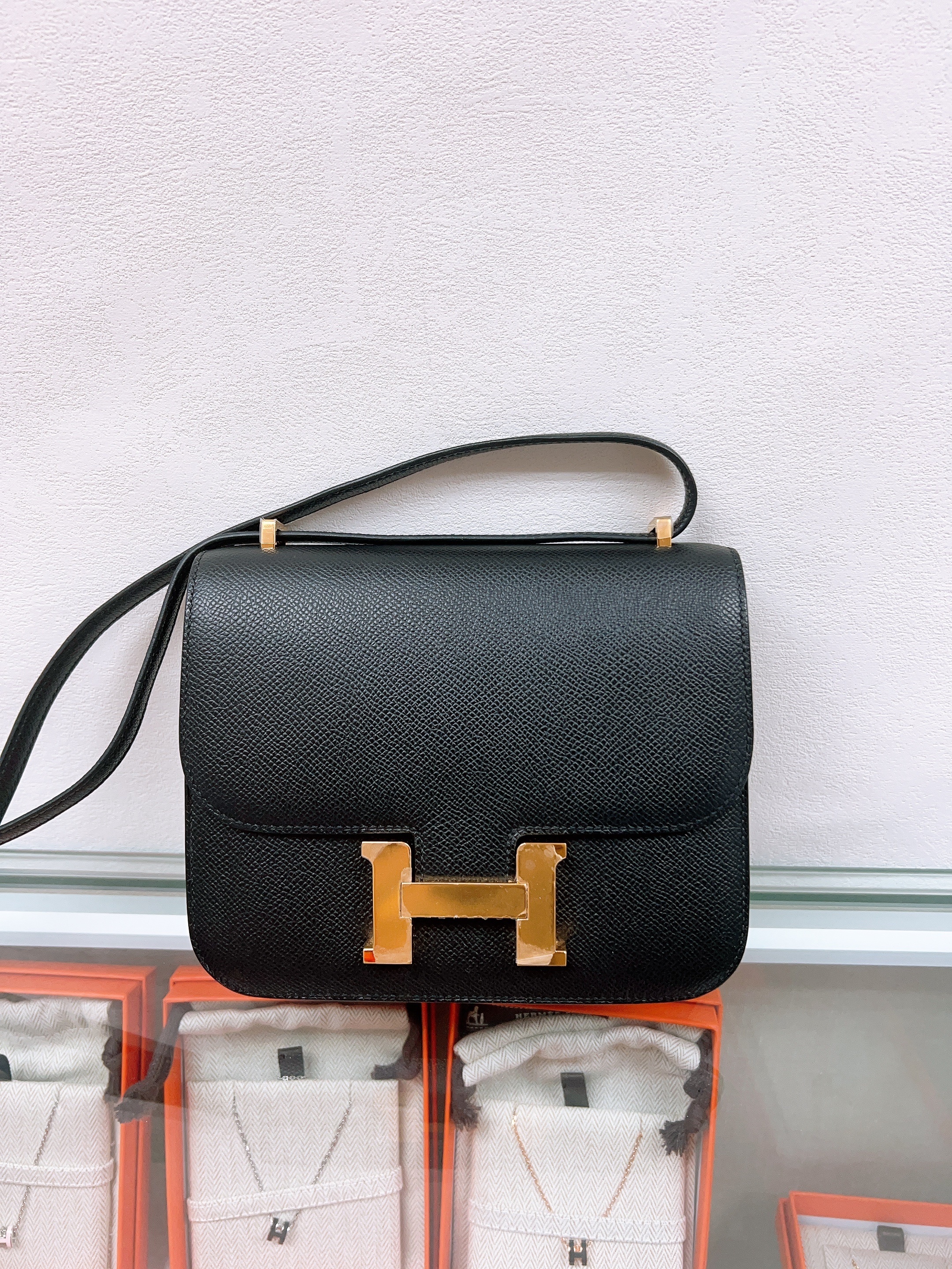 Hermes mini constance 19 (Stamp U/ black GHW)