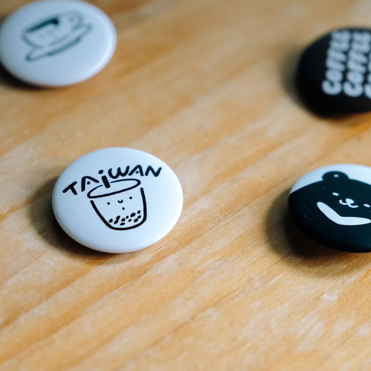 「HAVE a GOOD ONE」 BUBBLE TEA PIN 小徽章｜WHOSMiNG