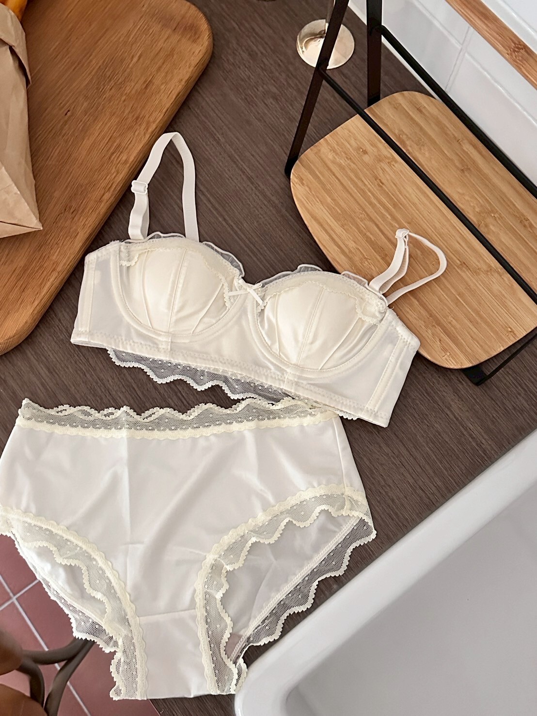 波光貝殼🐚蕾絲珠光緞面軟鋼圈內衣set  #奶黃色