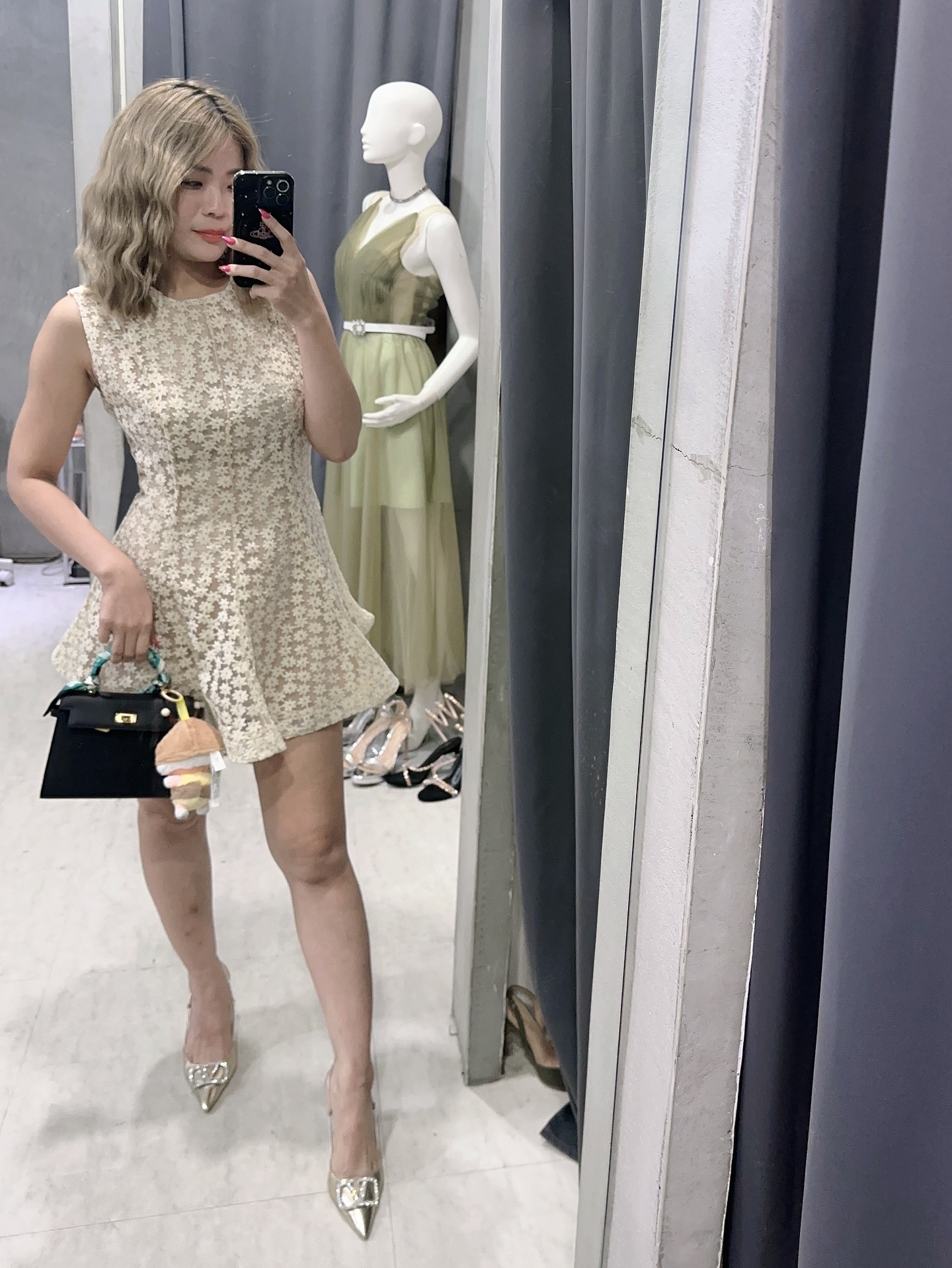 滿滿雛菊刺繡 收腰小洋裝