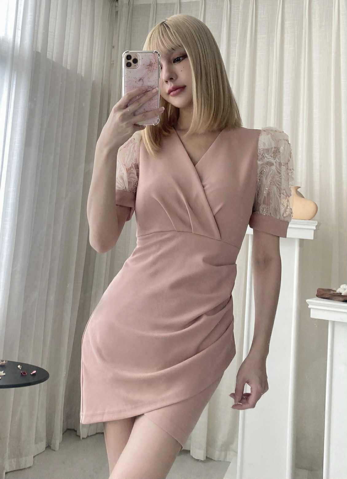 ♡粉色拼接澎袖包臀洋裝（單一色均碼)01