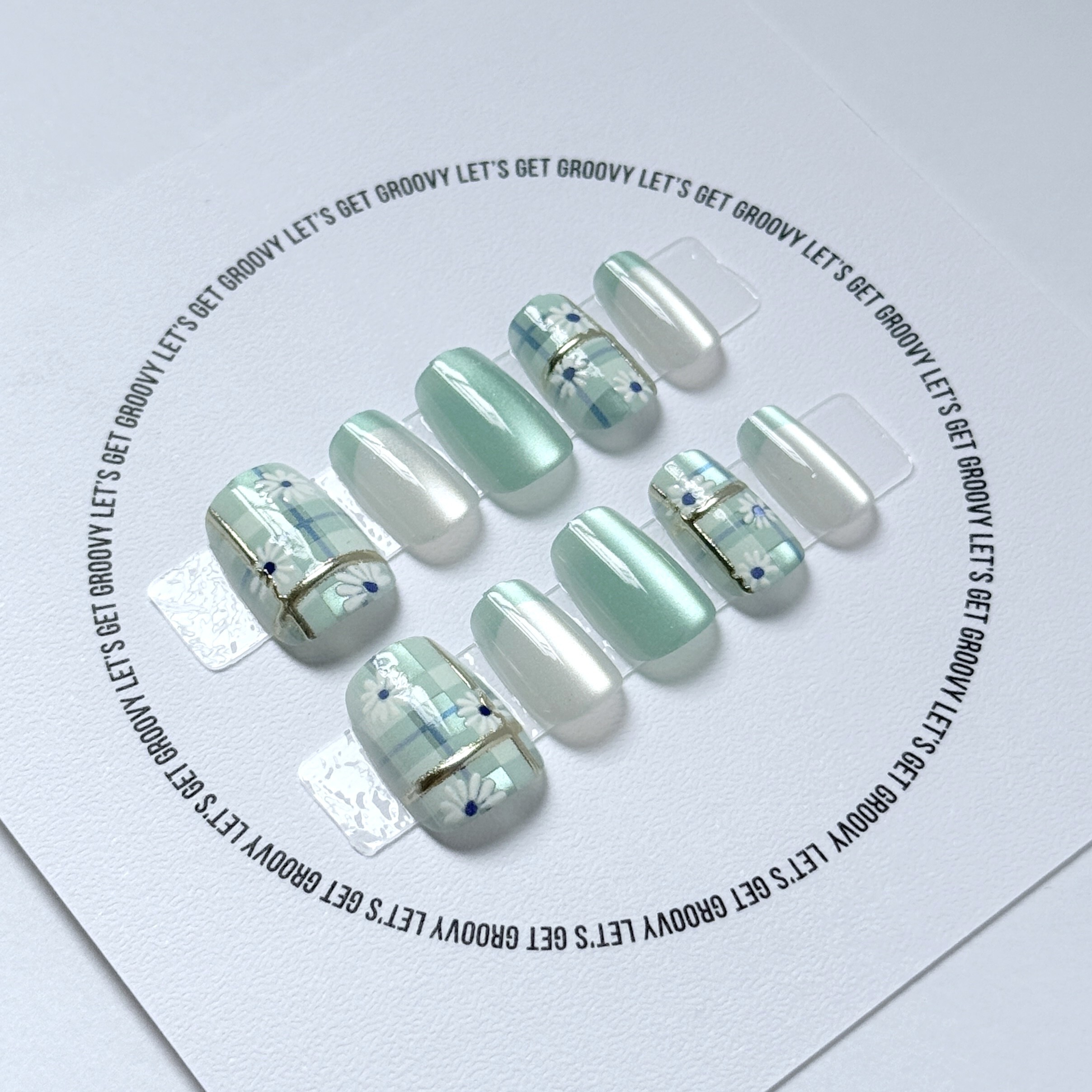 Slay ︳Light Green Checkered Pattern。Cat Eye