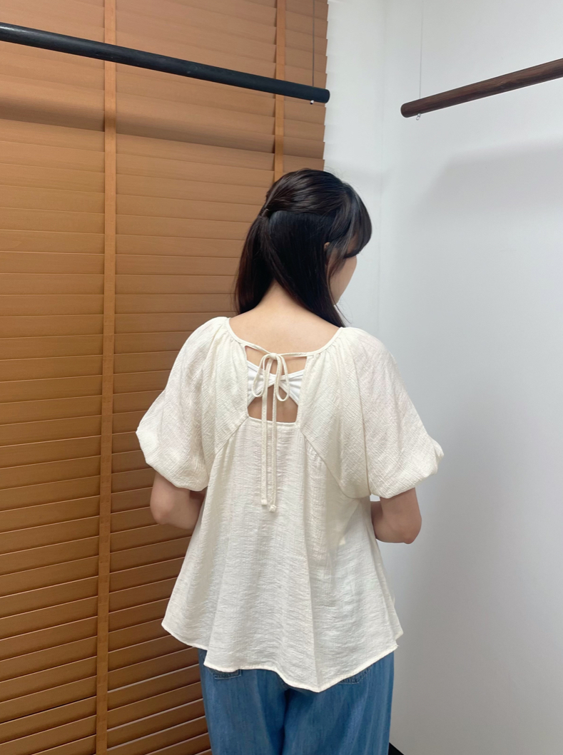 #228N461 渡過炎夏，天絲質料抓褶U領口上衣