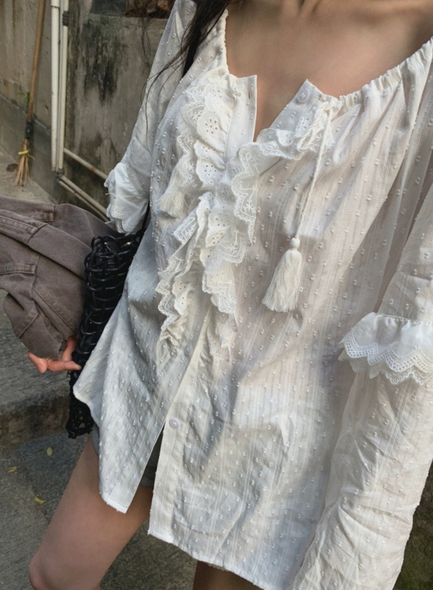 正韓ᴷᴼᴿᴱᴬ 🇰🇷 薄紗性感微文藝復興花邊圓領襯衫