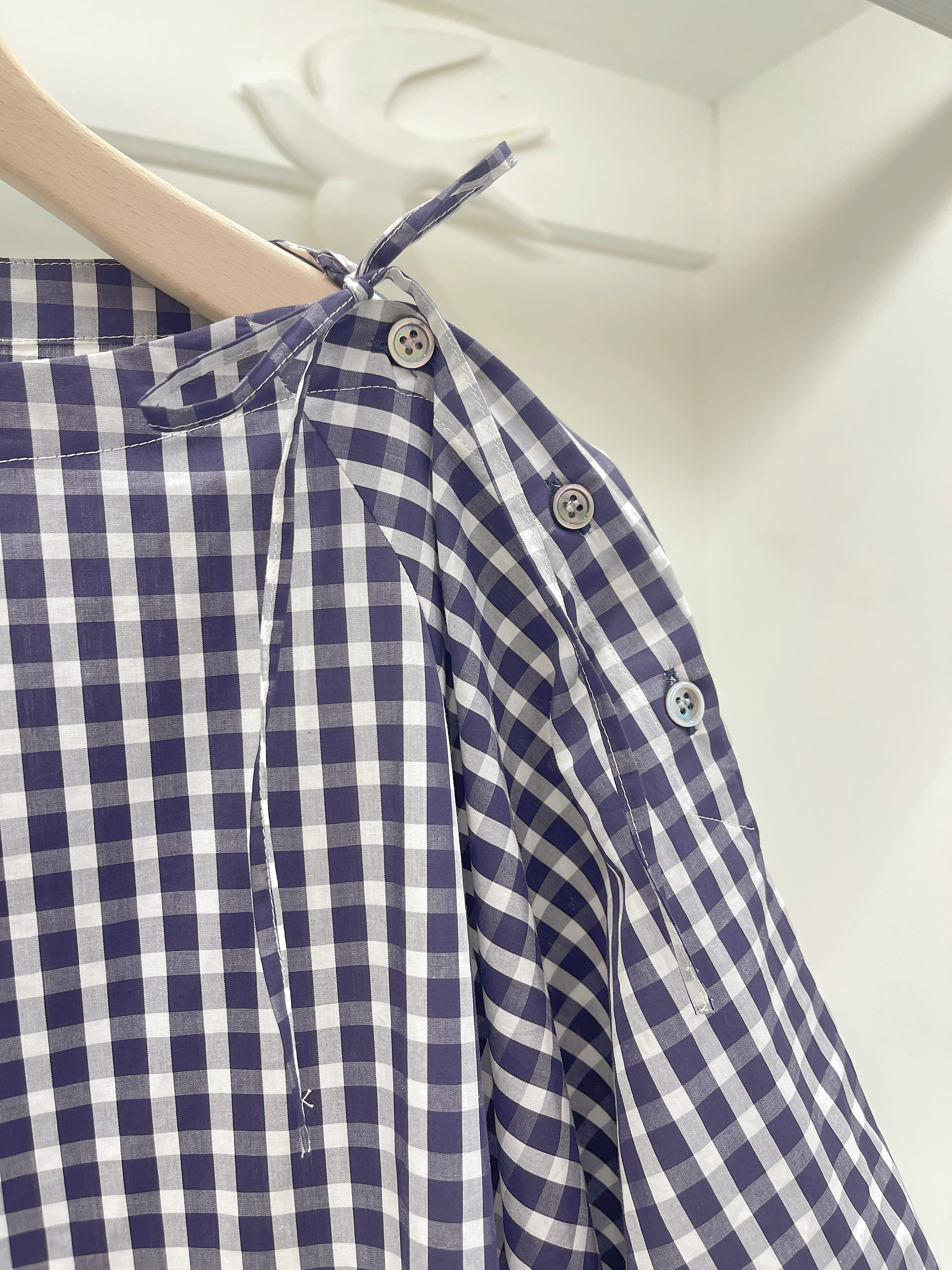 肩綁蝴蝶結格紋上衣