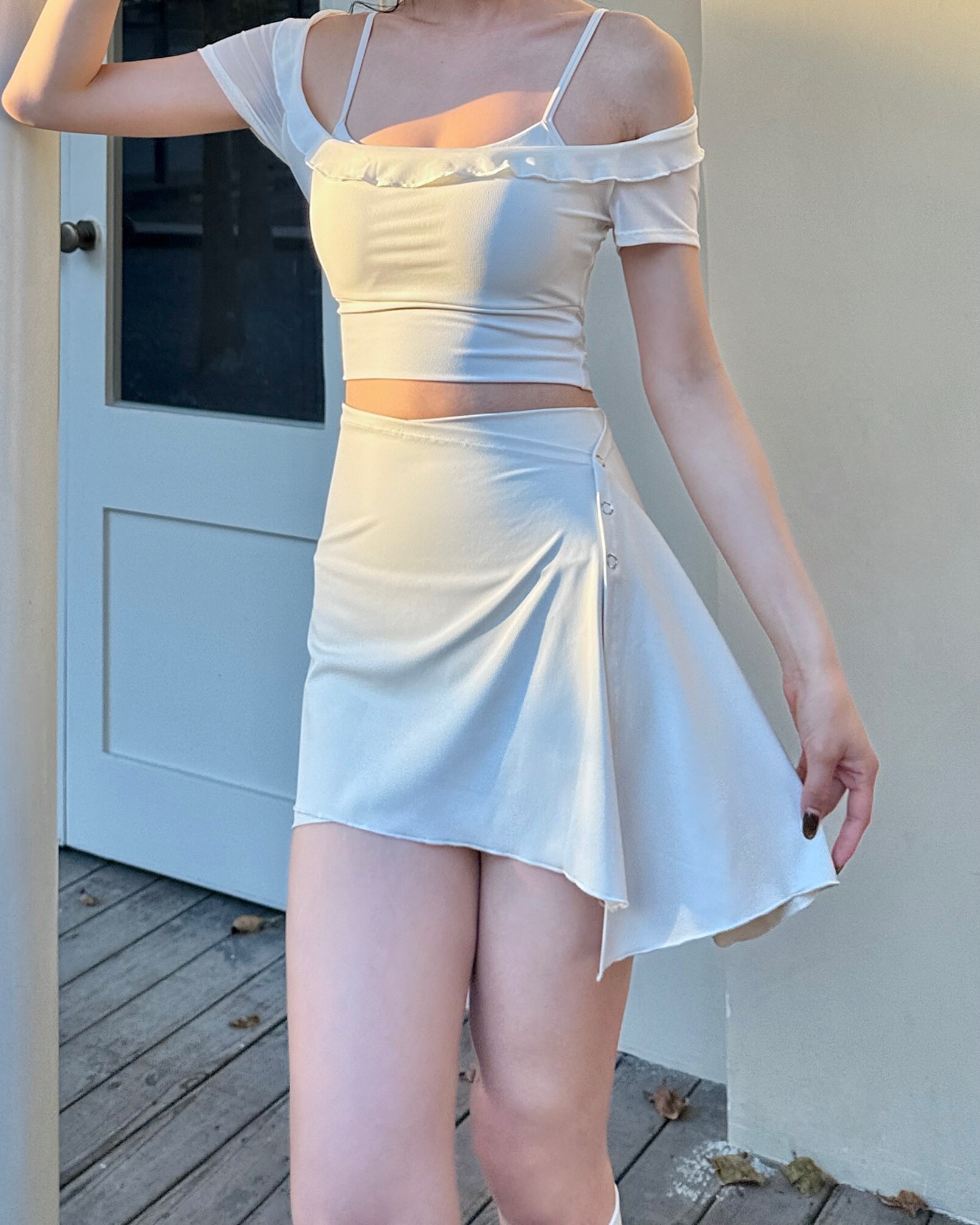 Shift 一件兩穿/可拆式裙擺短褲-奶白色