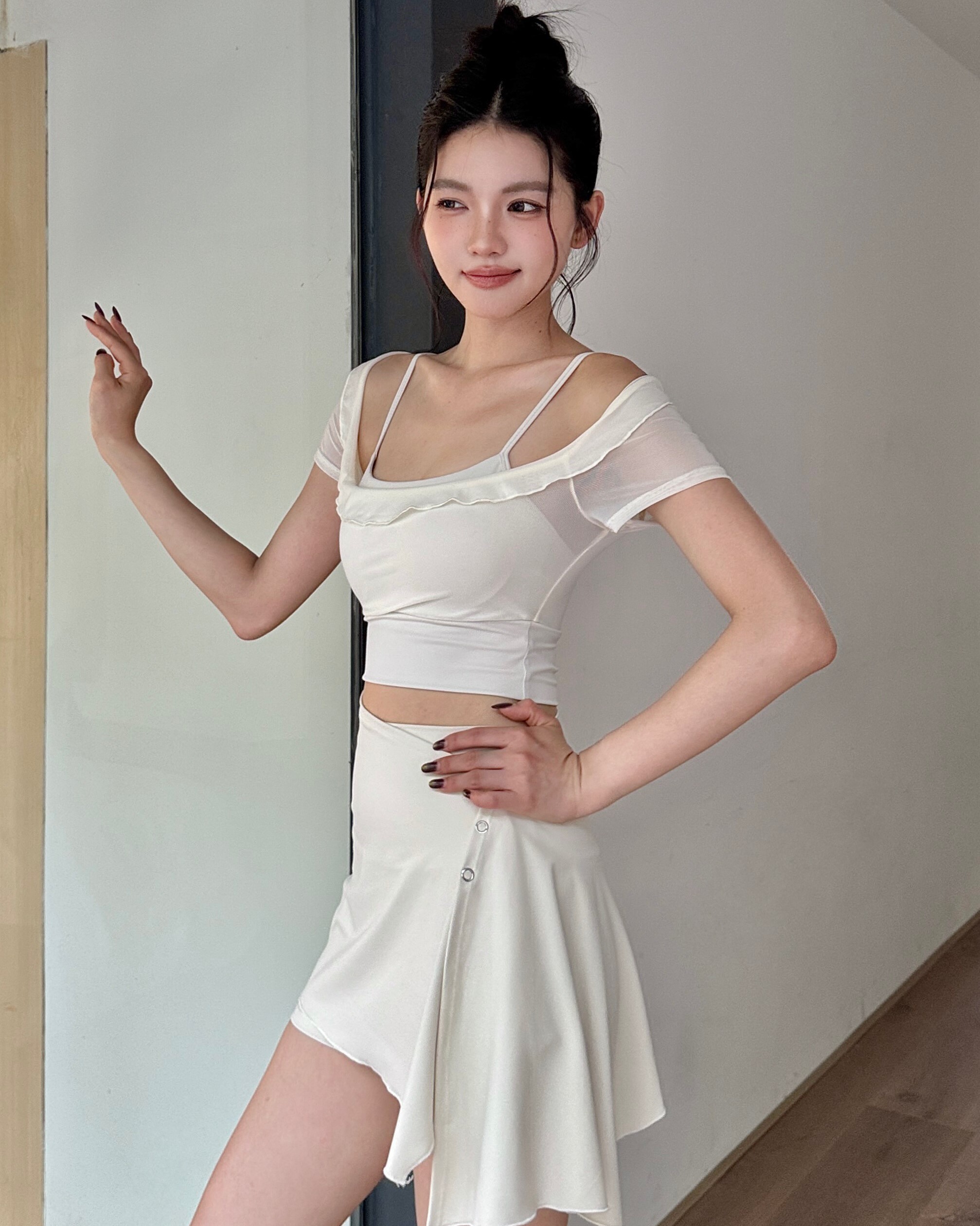 Shift 一件兩穿/可拆式裙擺短褲-奶白色