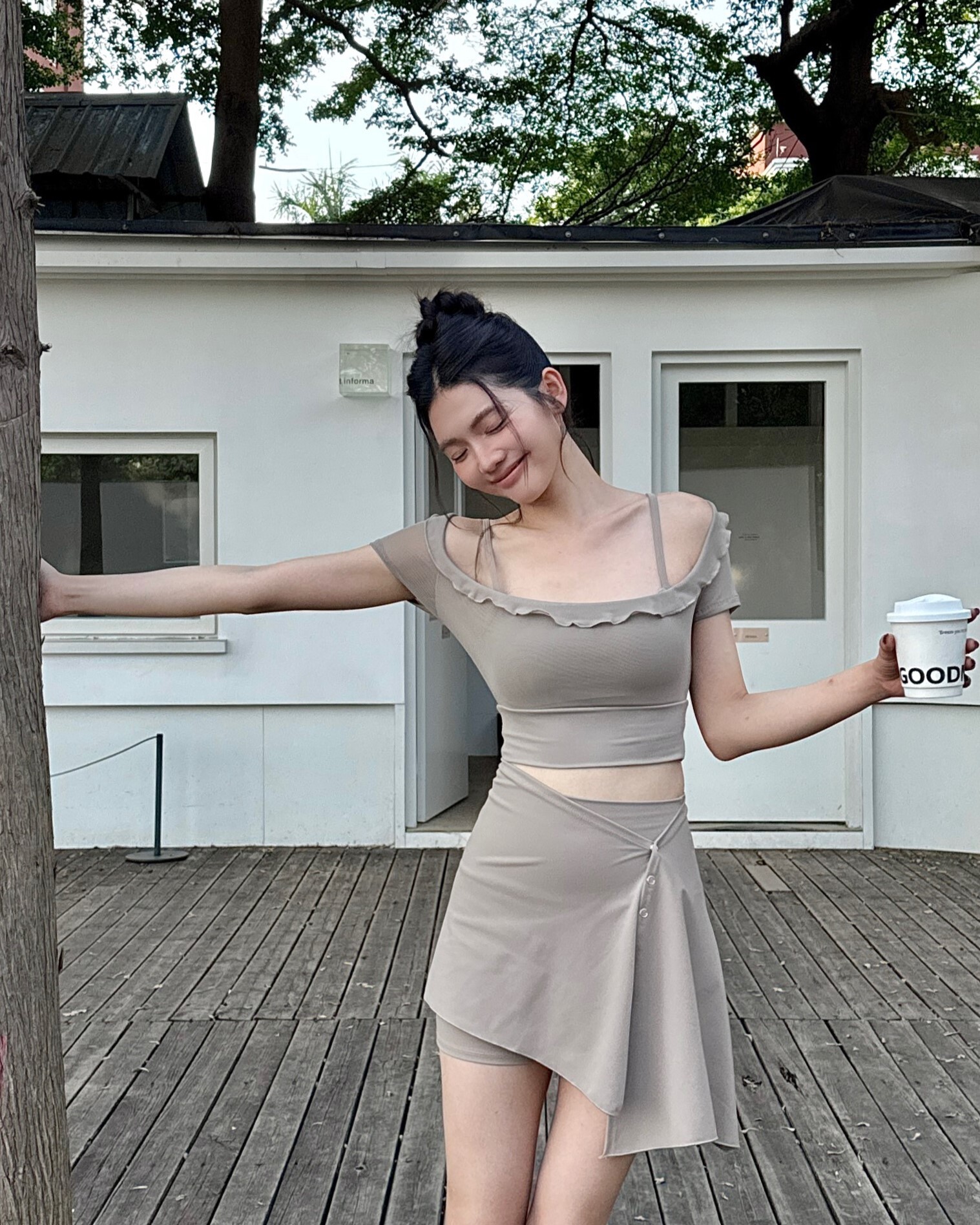 Shift 一件兩穿/可拆式裙擺短褲-蜜茶色