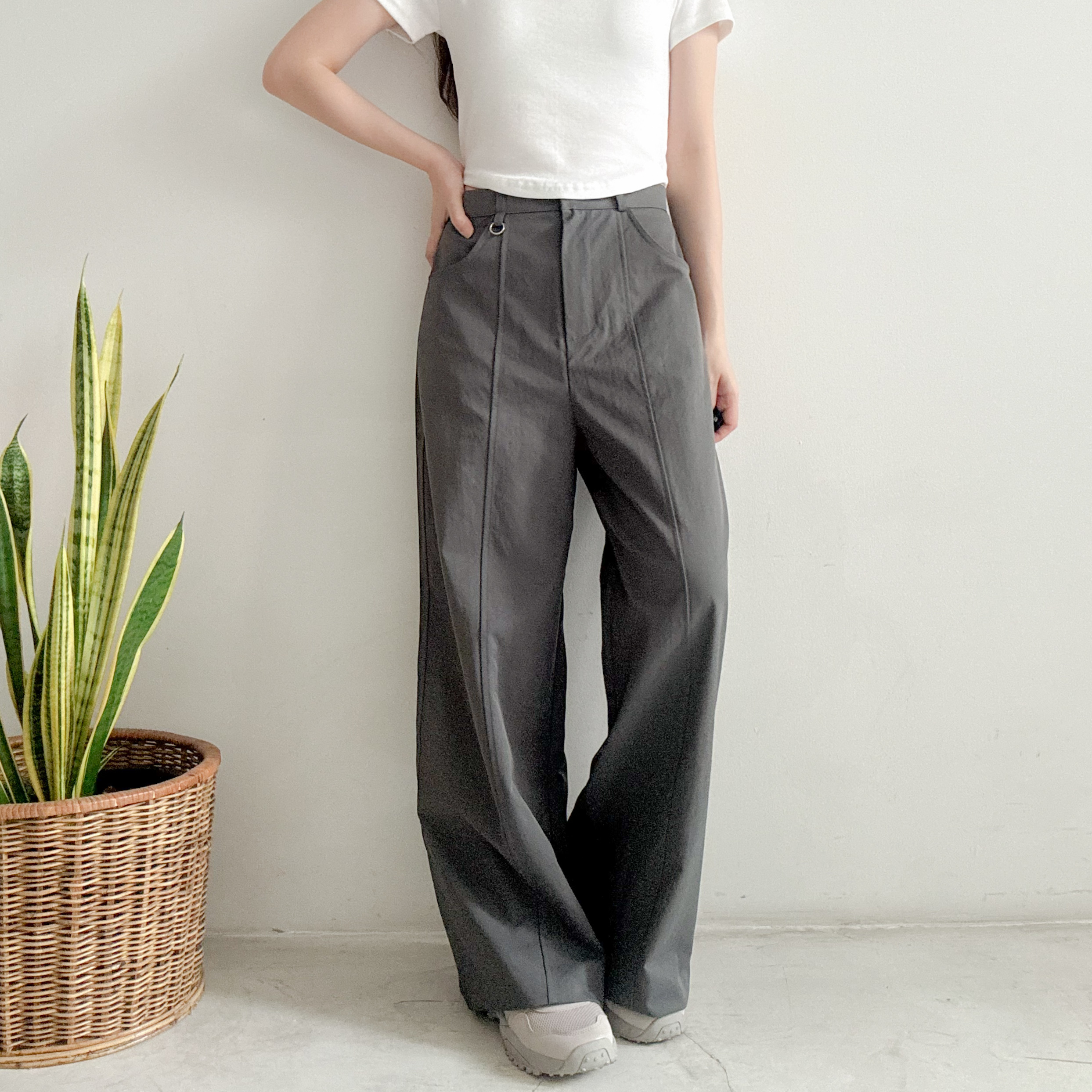 剪裁骨線直腳闊褲