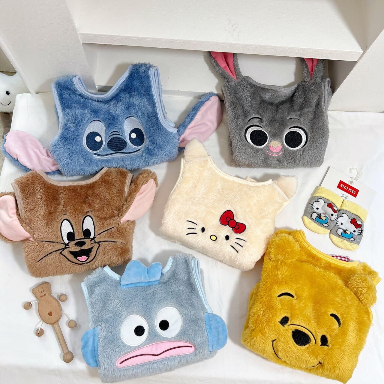 廠單 Disney卡通刺繡造型兔毛馬甲