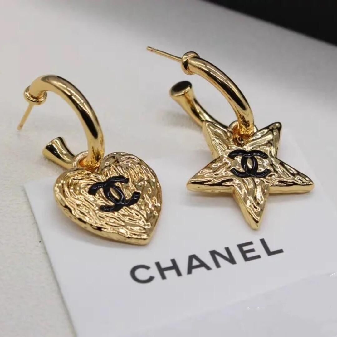 CHANEL 燙金不對稱耳環