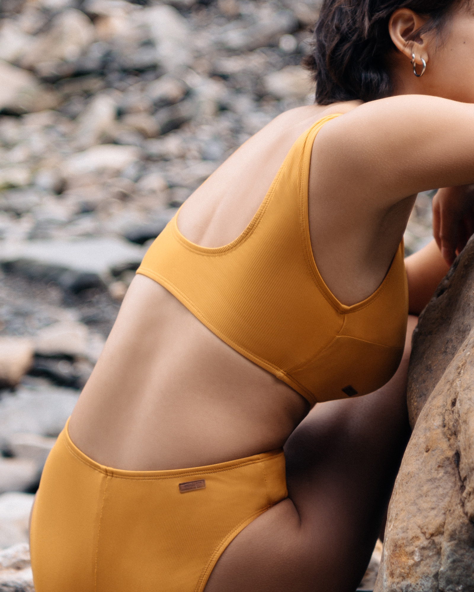 【羅紋琥珀黃】FUTOP 方領美胸寬肩背心