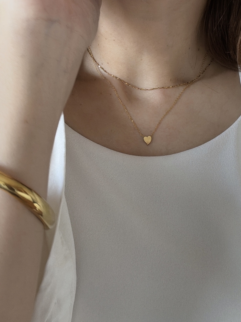 curve heart necklace