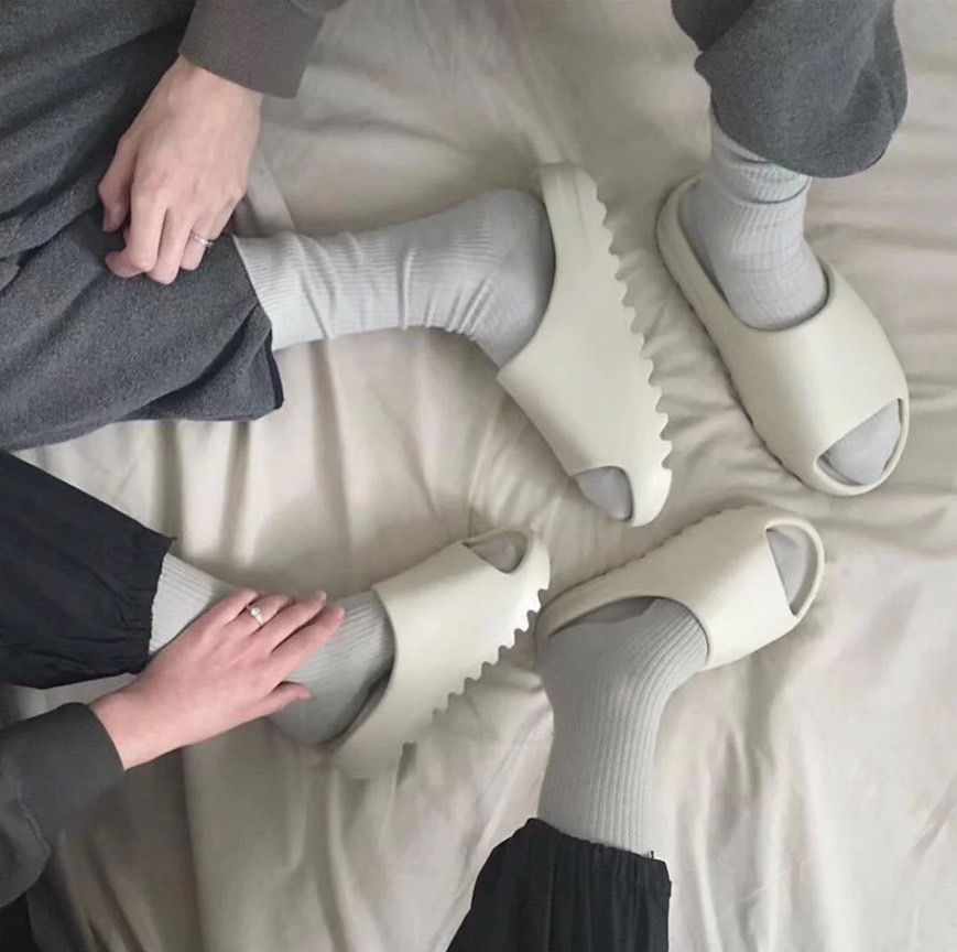 肯爺 YEEZY SLIDE BONE 骨白 防水 拖鞋