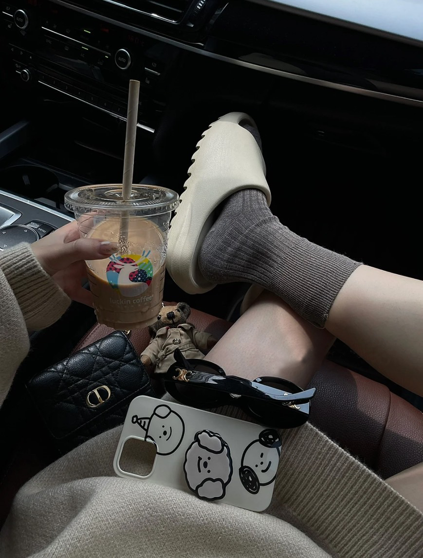 肯爺 YEEZY SLIDE BONE 骨白 防水 拖鞋