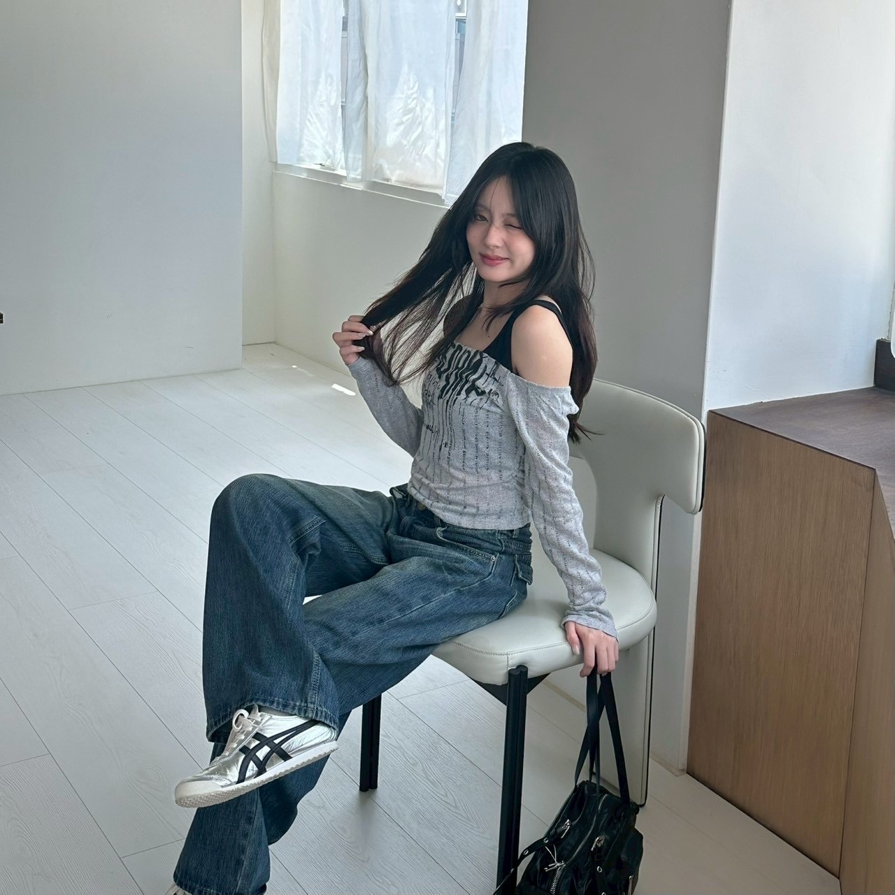 暗黑少女一字領拼接上衣