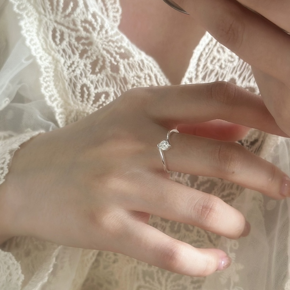 J61單鑽交叉純銀戒指