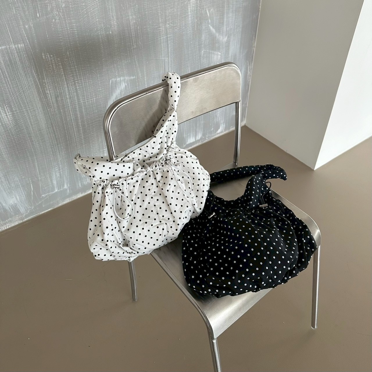 韓系波點抓褶包