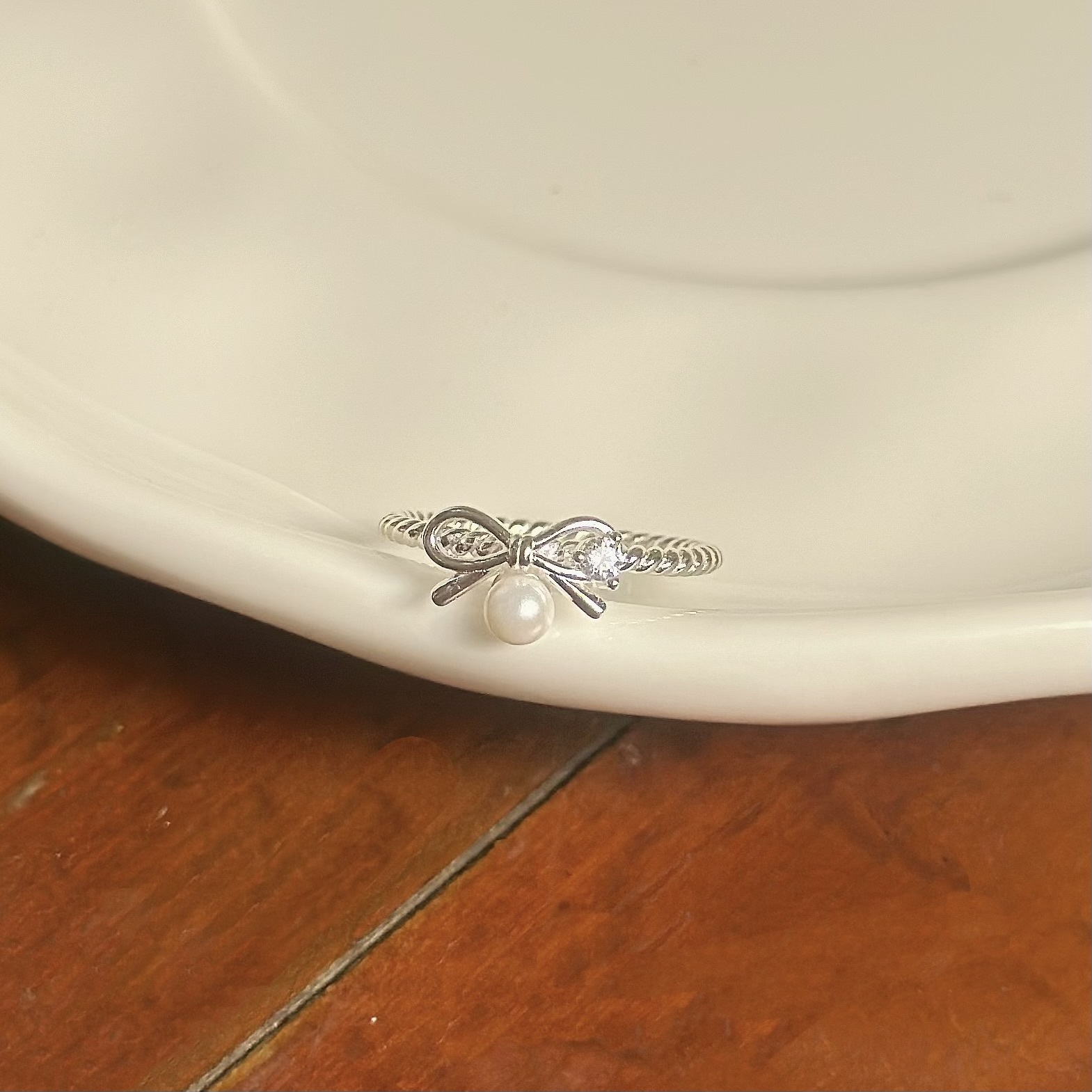 F93蝴蝶結珍珠純銀線戒