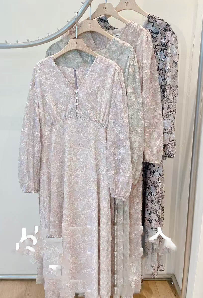 🥰PM_K3933  ▶️V領 4扣 花花洋裝 👉B:cm W:cm H:cm L:cm
