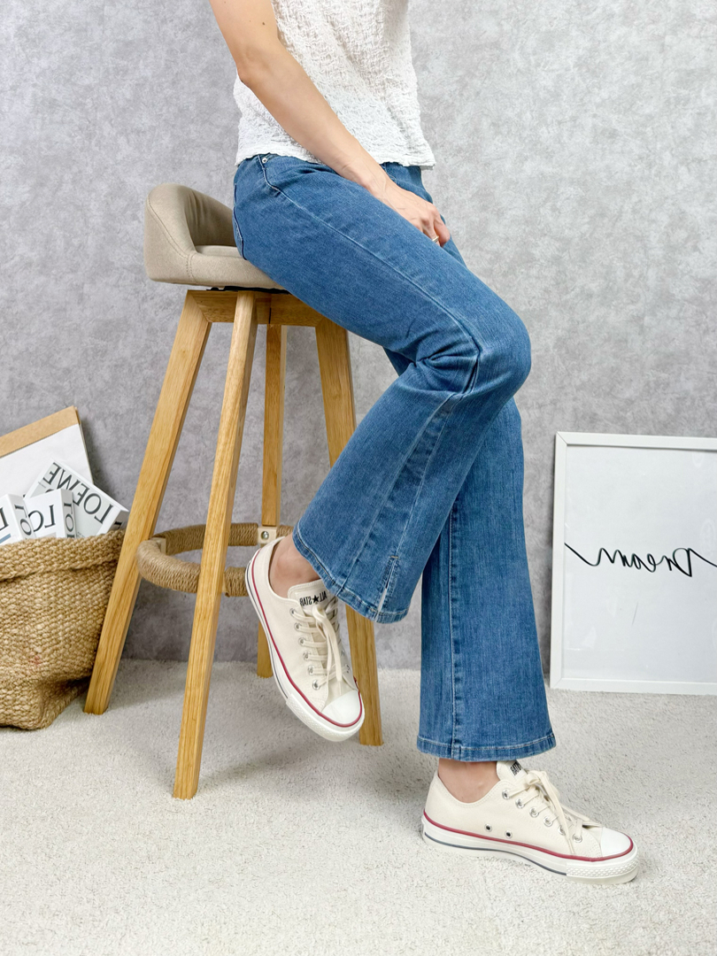 不費力的顯瘦哲學｜從細節打造自然腿長比例喇叭