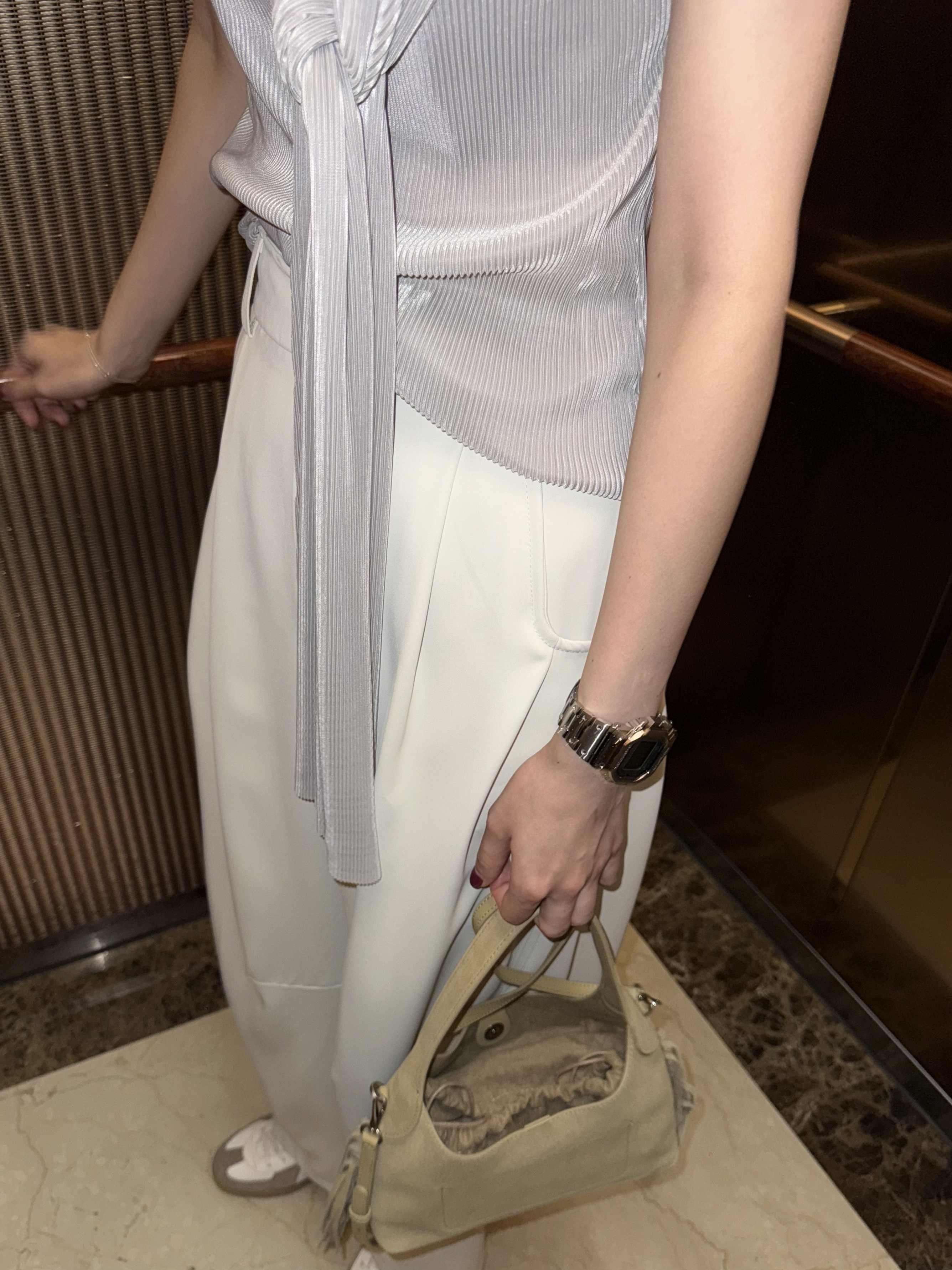 (飯店選品/下)可以穿超大摺摺批巾衣/灰衣+灰批巾