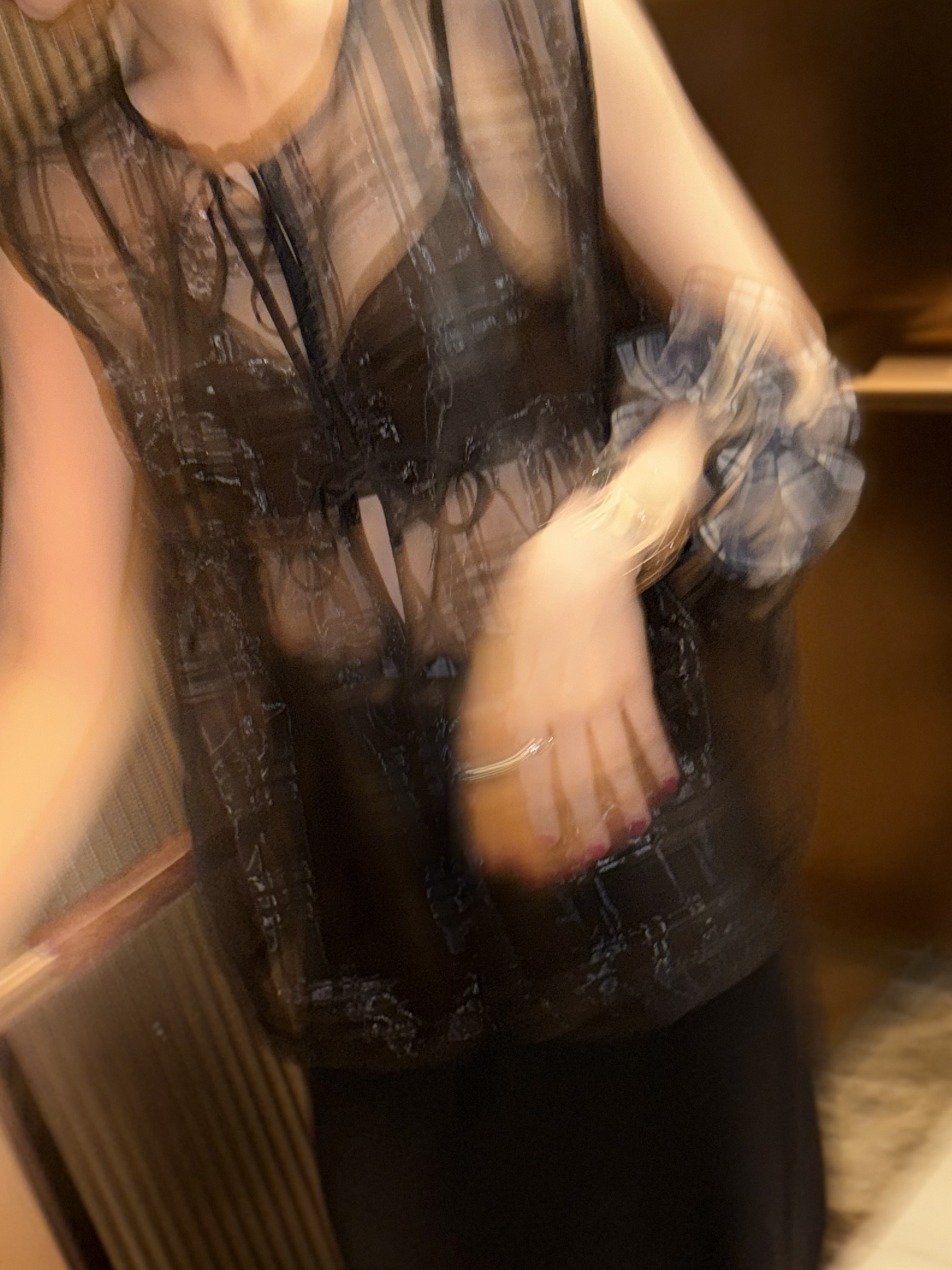 (飯店選品/下)通透格紋亮亮精靈綁帶背心/黑