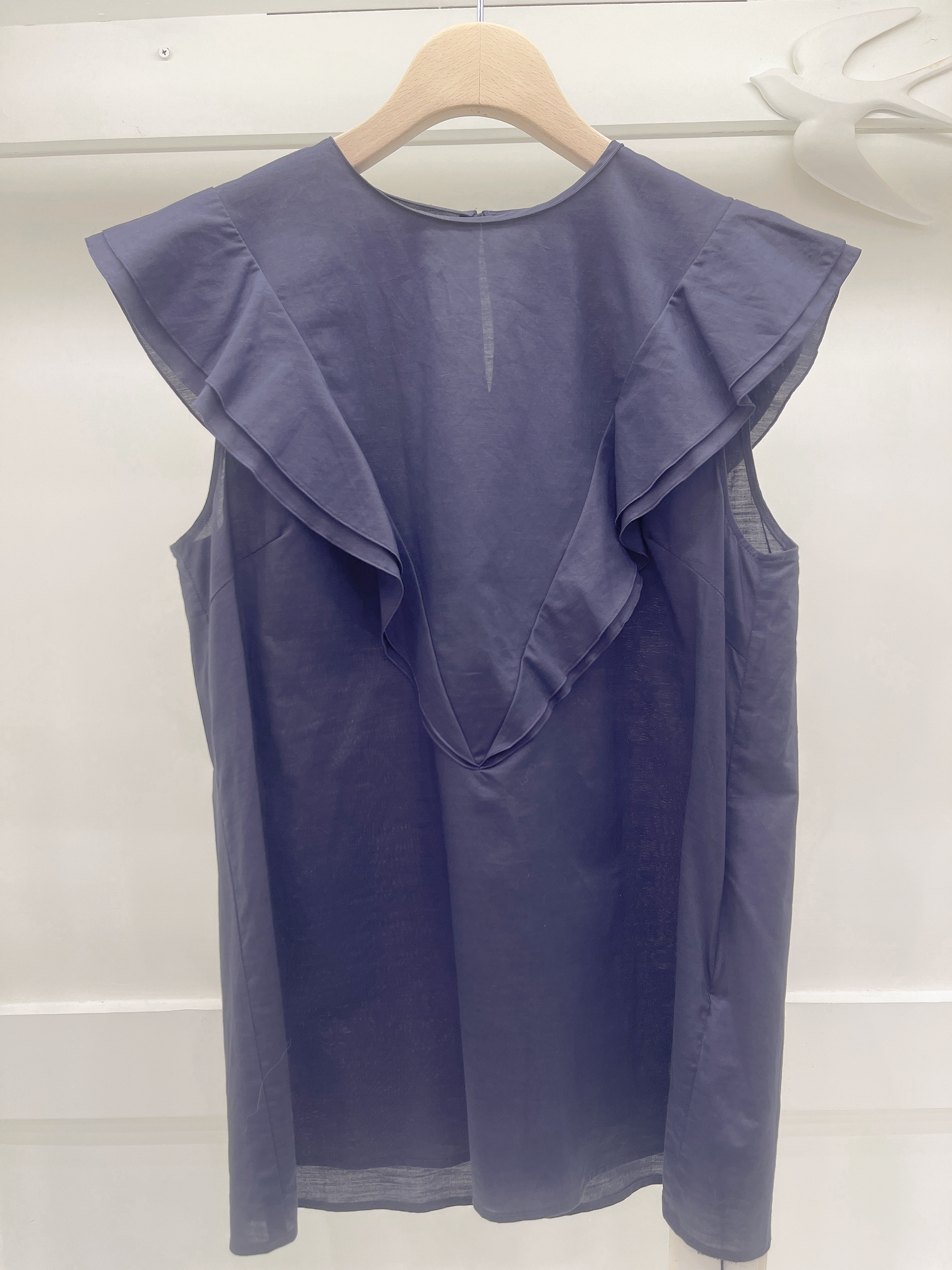 荷葉邊無袖上衣