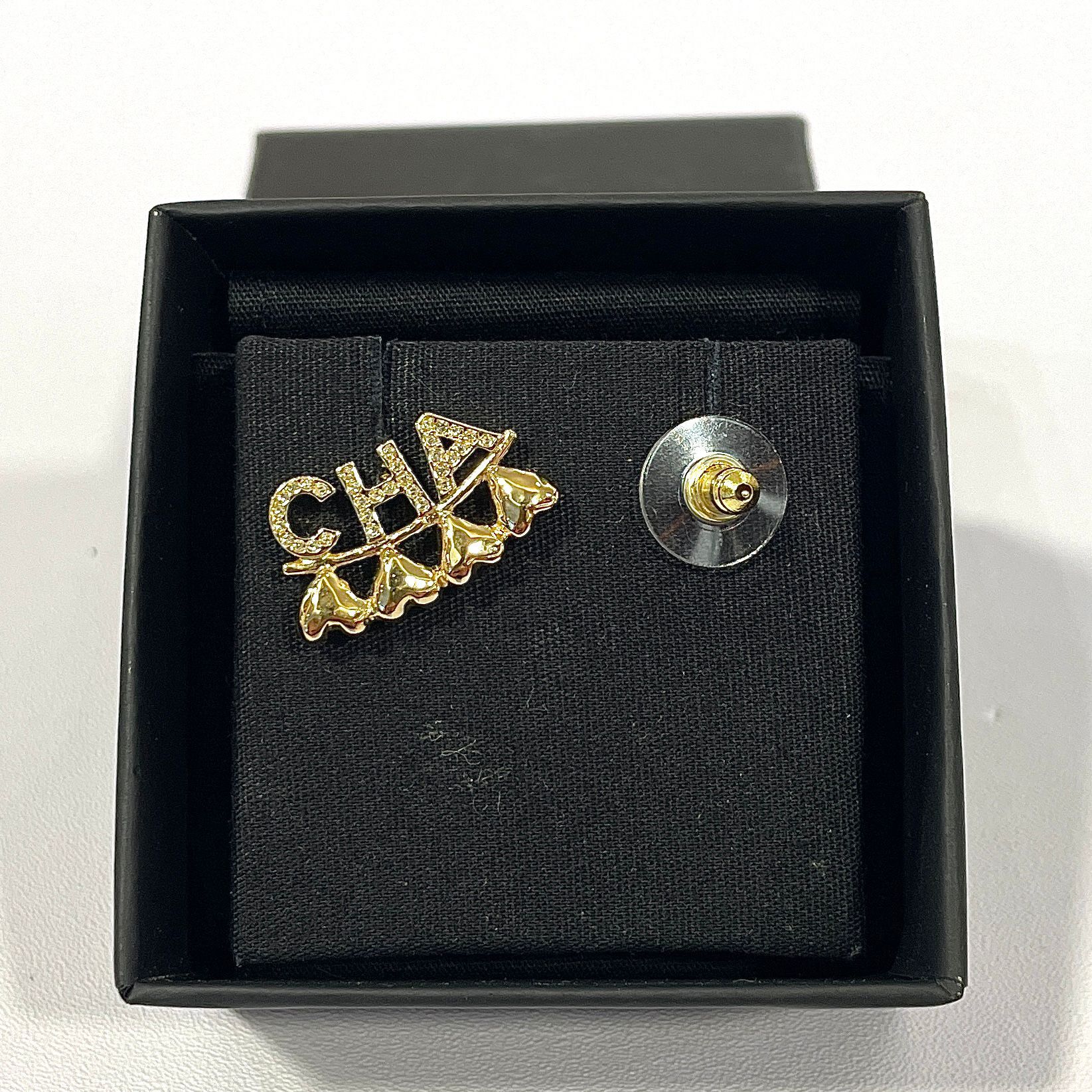 本週限時～全新CHANEL耳環 淡金CHANEL字母水鑽/心心 CHANEL EARRINGS #BRAND NEW #香榭站正品
