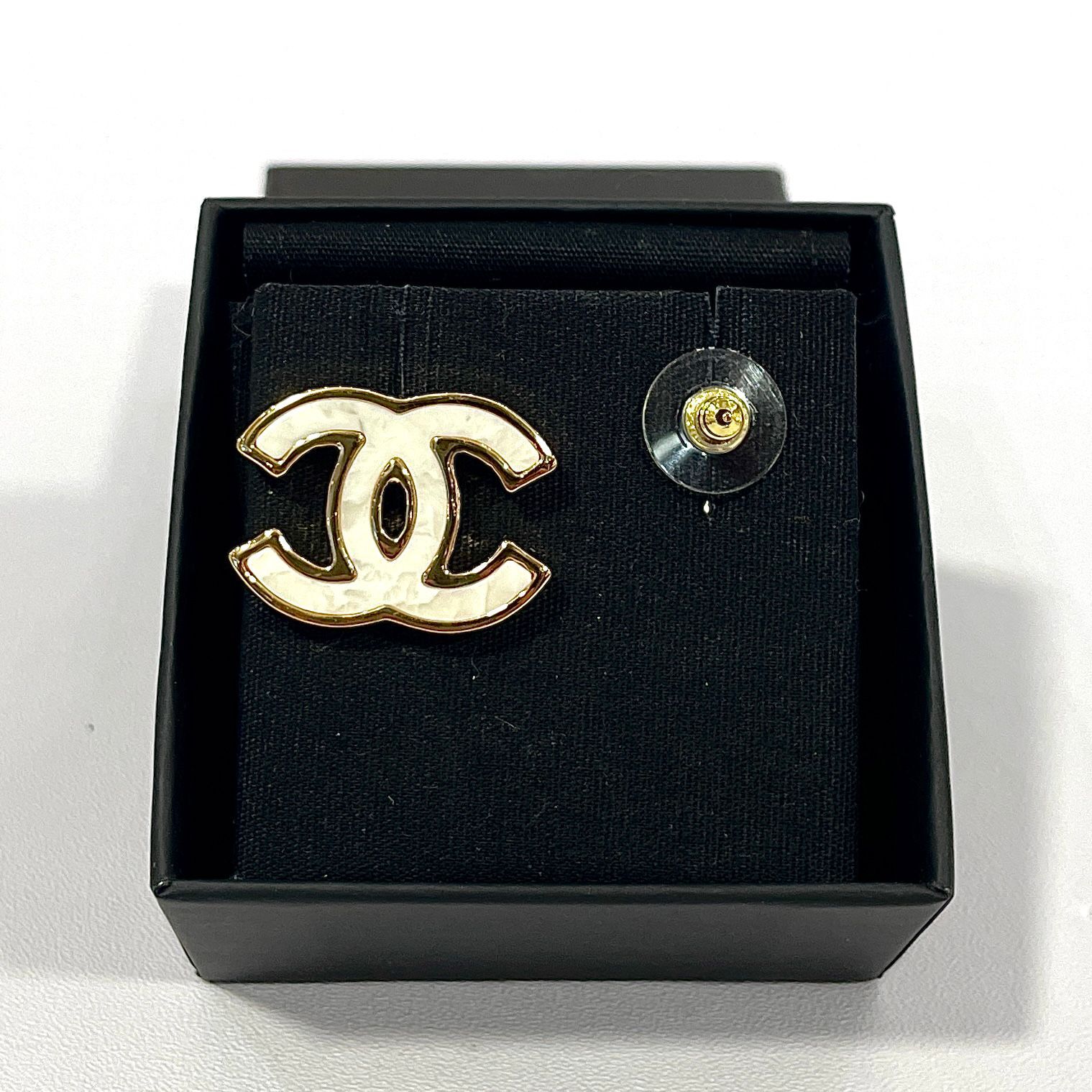 全新CHANEL耳環 白色大理石紋金邊 雙C LOGO CHANEL EARRINGS #BRAND NEW #香榭站正品