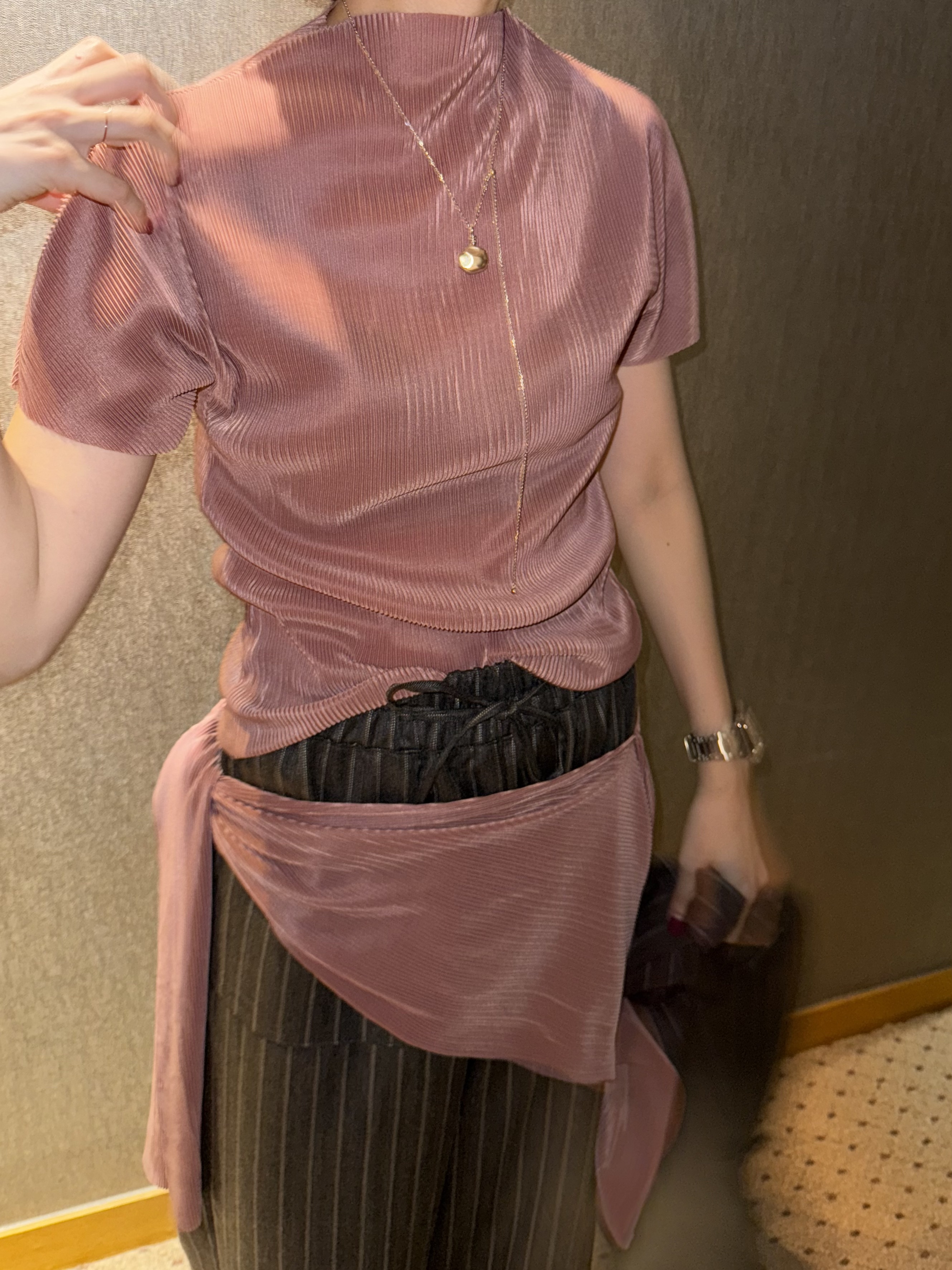 (飯店選品/下)可以穿超大摺摺批巾衣/粉衣+粉批巾