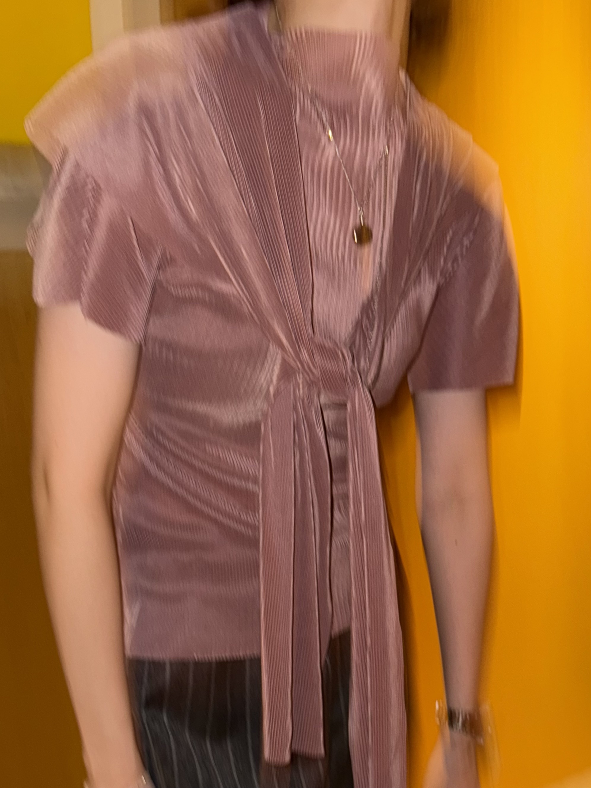 (飯店選品/下)可以穿超大摺摺批巾衣/粉衣+粉批巾