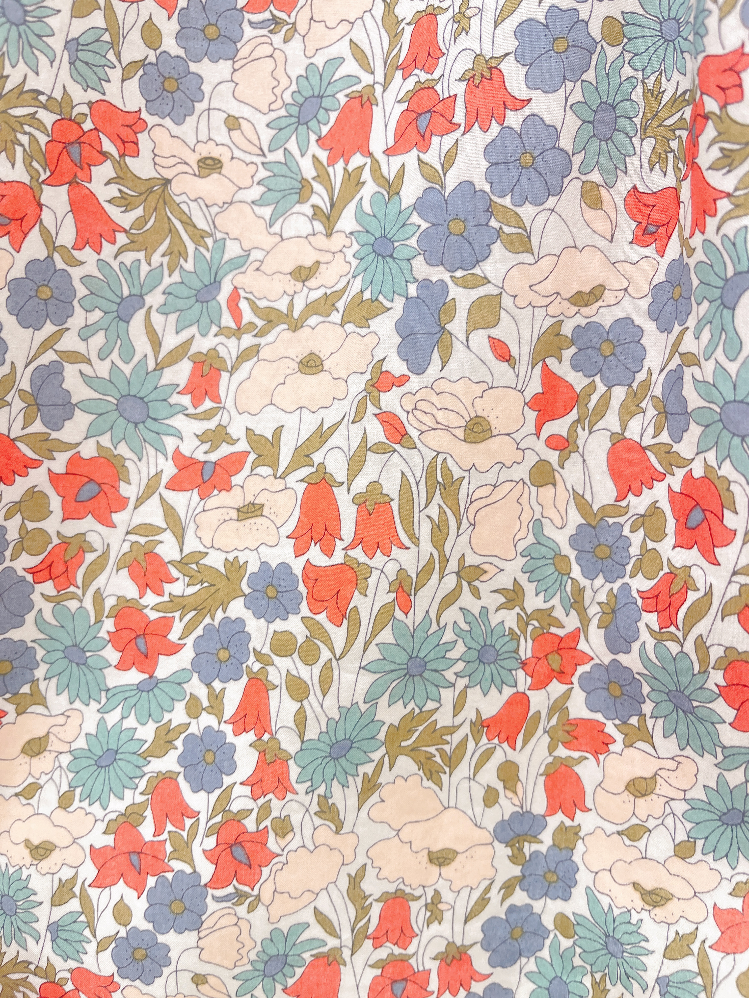 LBㄧ字領花布上衣